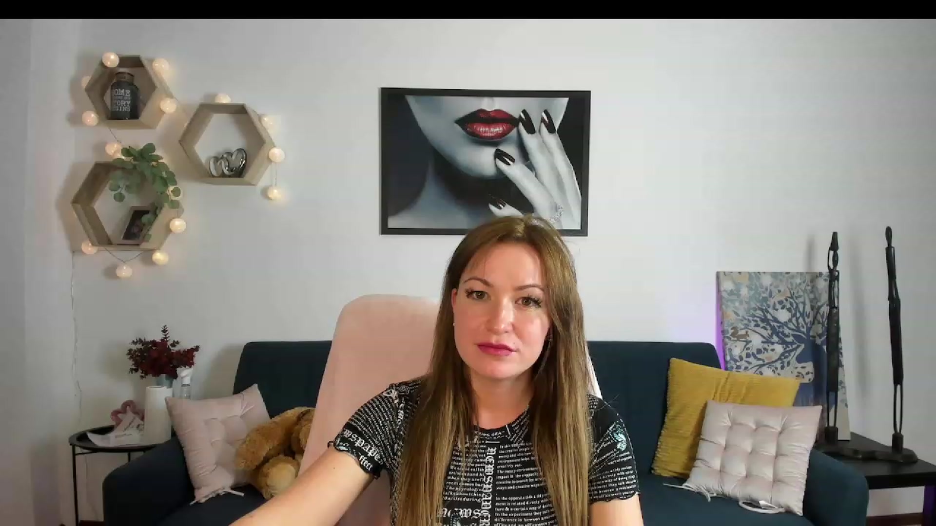 Gallery image thumbnail from Amia_Miley18's myfreecams stream on, 06/17/2023, 21:22 image 15 of 20