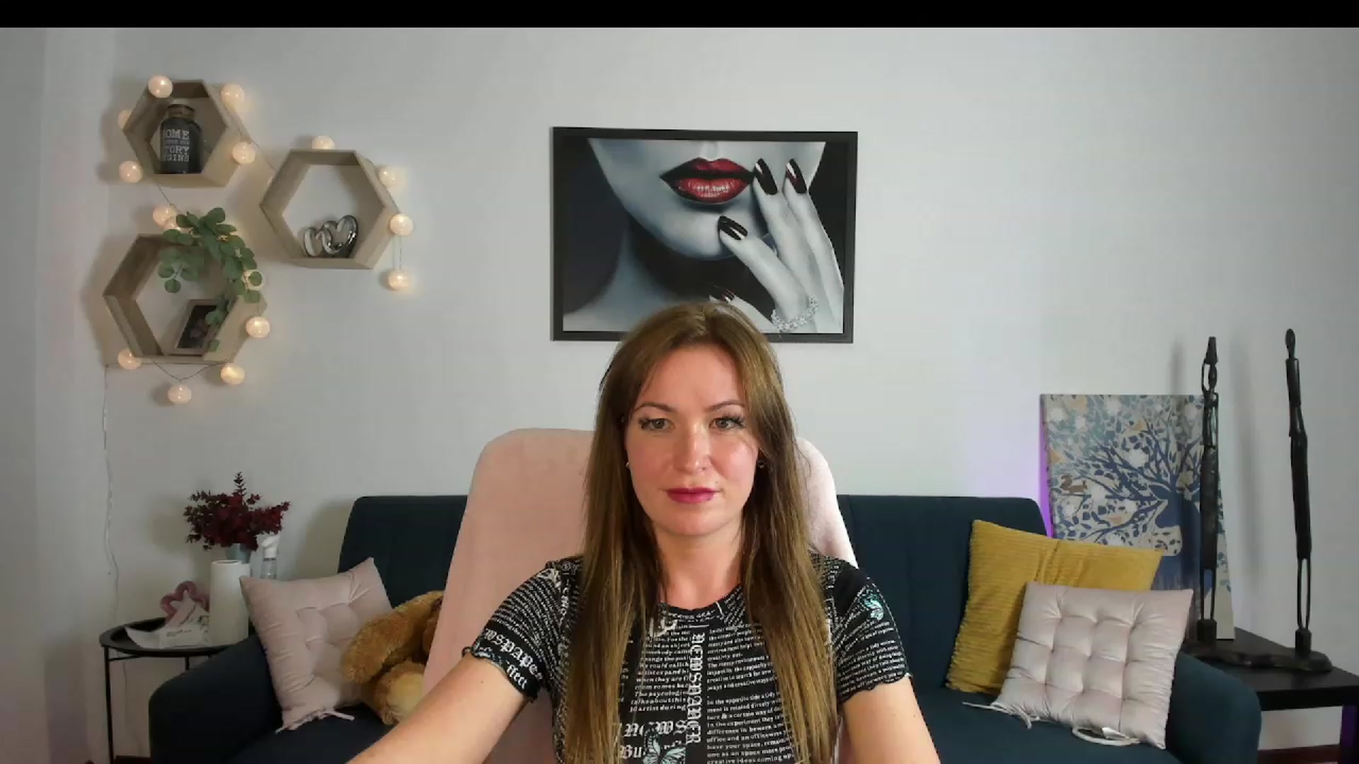 Gallery image thumbnail from Amia_Miley18's myfreecams stream on, 06/17/2023, 21:22 image 14 of 20