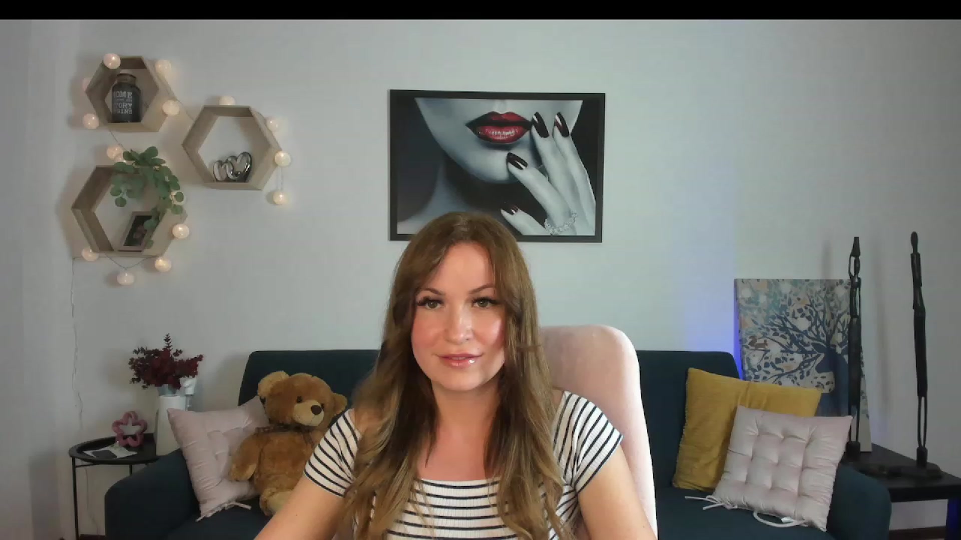 Gallery image thumbnail from Amia_Miley18's myfreecams stream on, 06/18/2023, 19:05 image 3 of 20