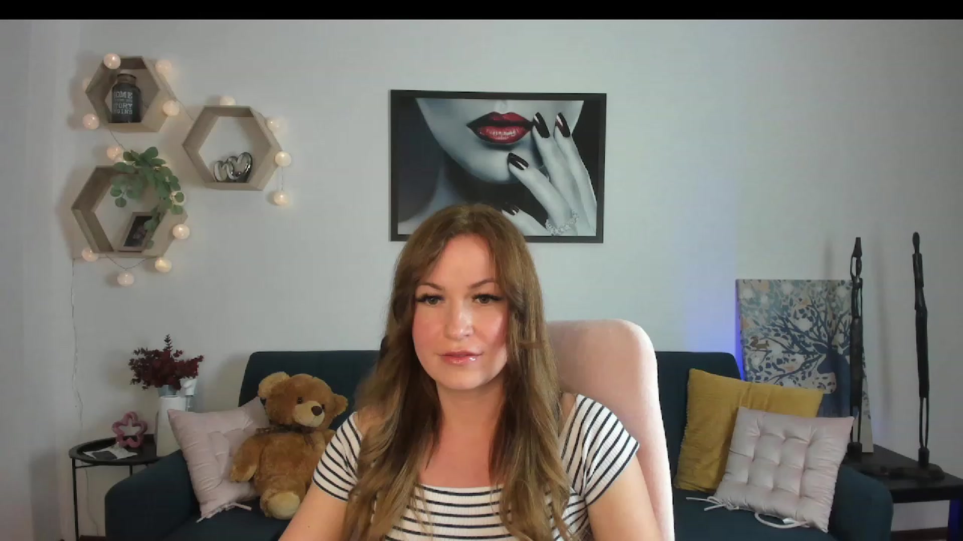 Gallery image thumbnail from Amia_Miley18's myfreecams stream on, 06/18/2023, 19:05 image 7 of 20