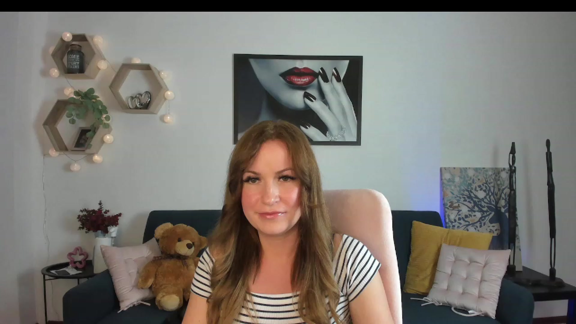 Gallery image thumbnail from Amia_Miley18's myfreecams stream on, 06/18/2023, 19:05 image 11 of 20