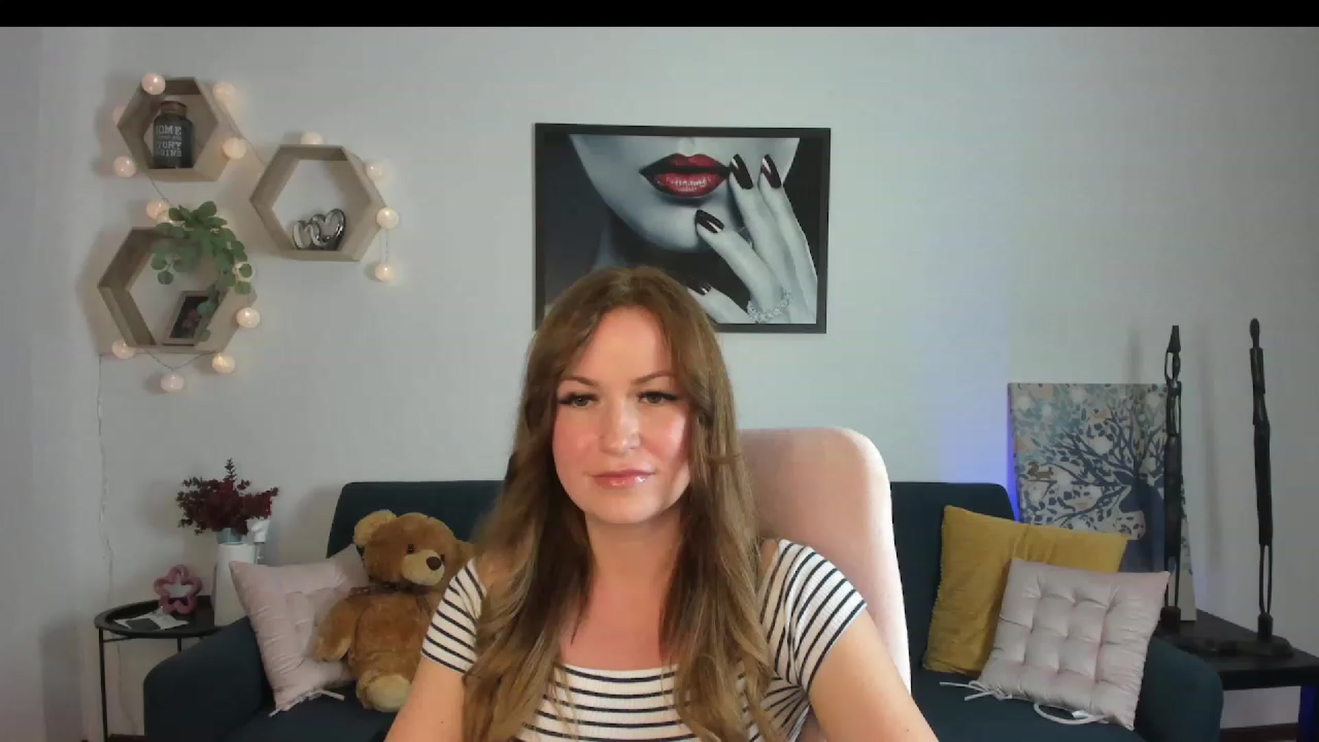 Gallery image thumbnail from Amia_Miley18's myfreecams stream on, 06/18/2023, 19:05 image 14 of 20