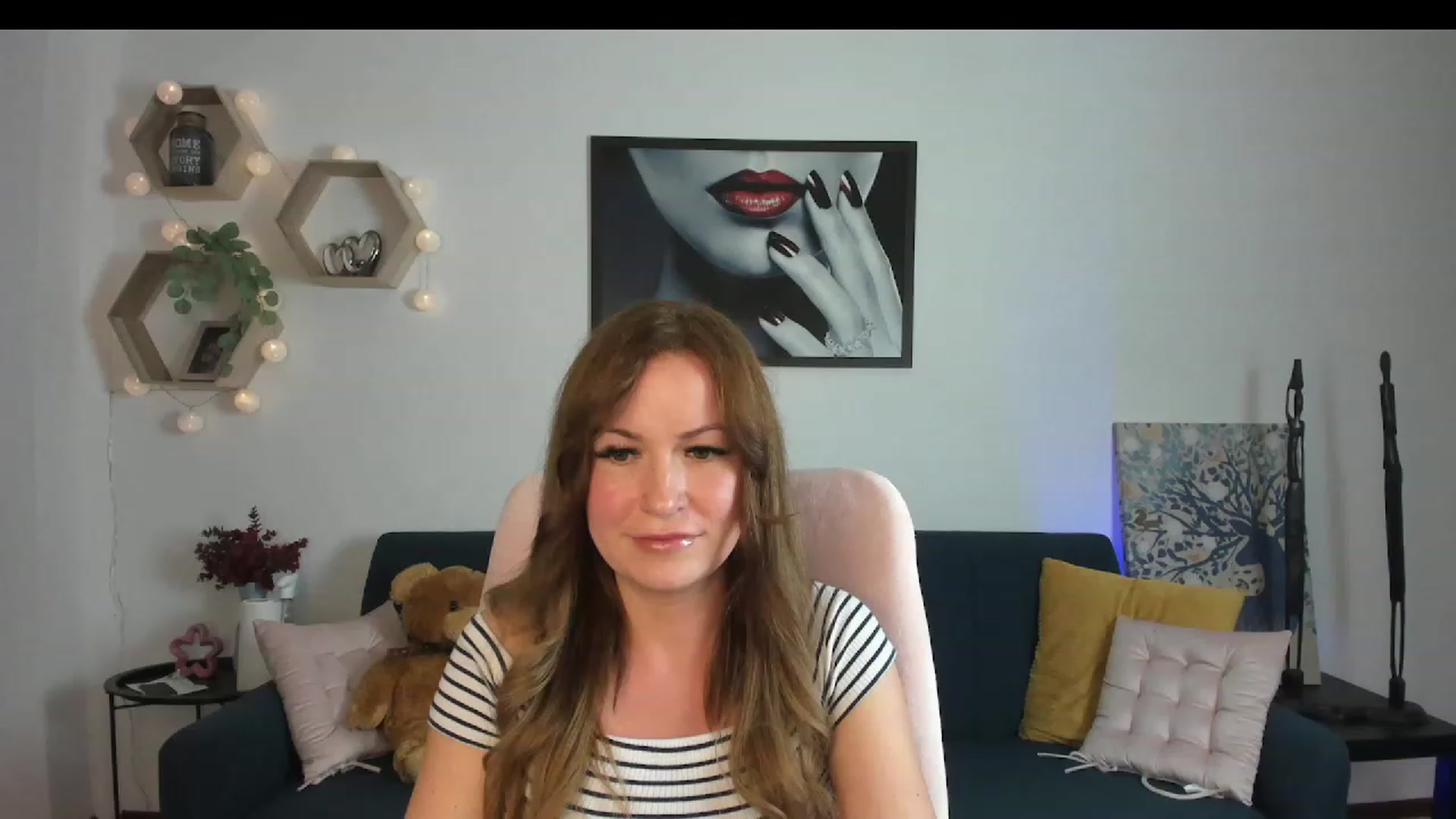 Gallery image thumbnail from Amia_Miley18's myfreecams stream on, 06/18/2023, 19:05 image 19 of 20