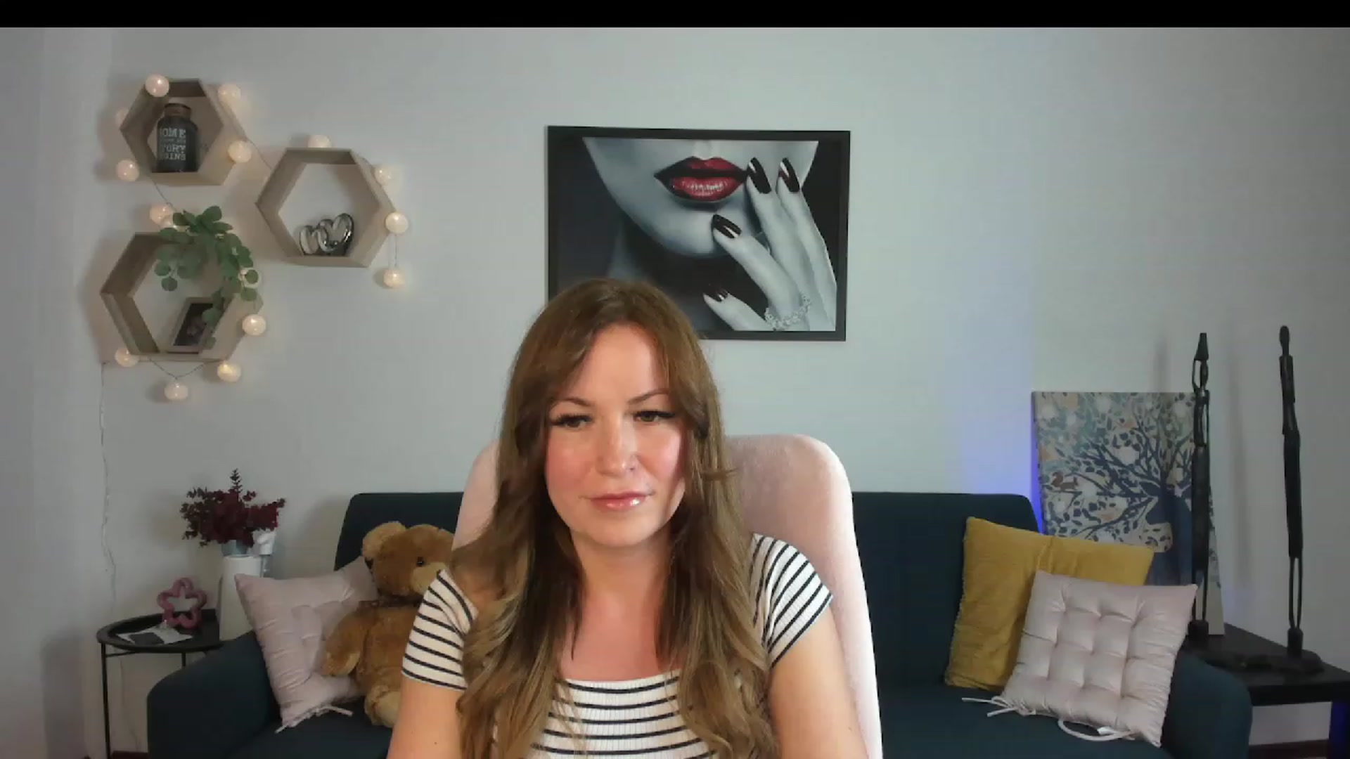 Gallery image thumbnail from Amia_Miley18's myfreecams stream on, 06/18/2023, 19:05 image 15 of 20