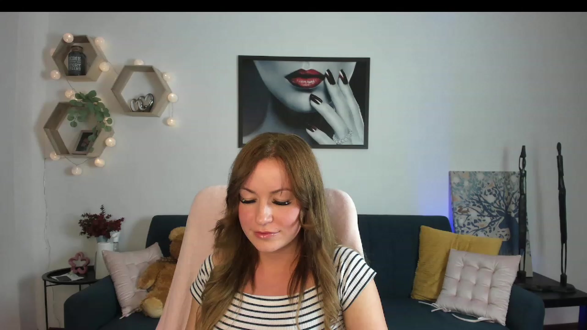 Gallery image thumbnail from Amia_Miley18's myfreecams stream on, 06/18/2023, 20:28 image 8 of 20