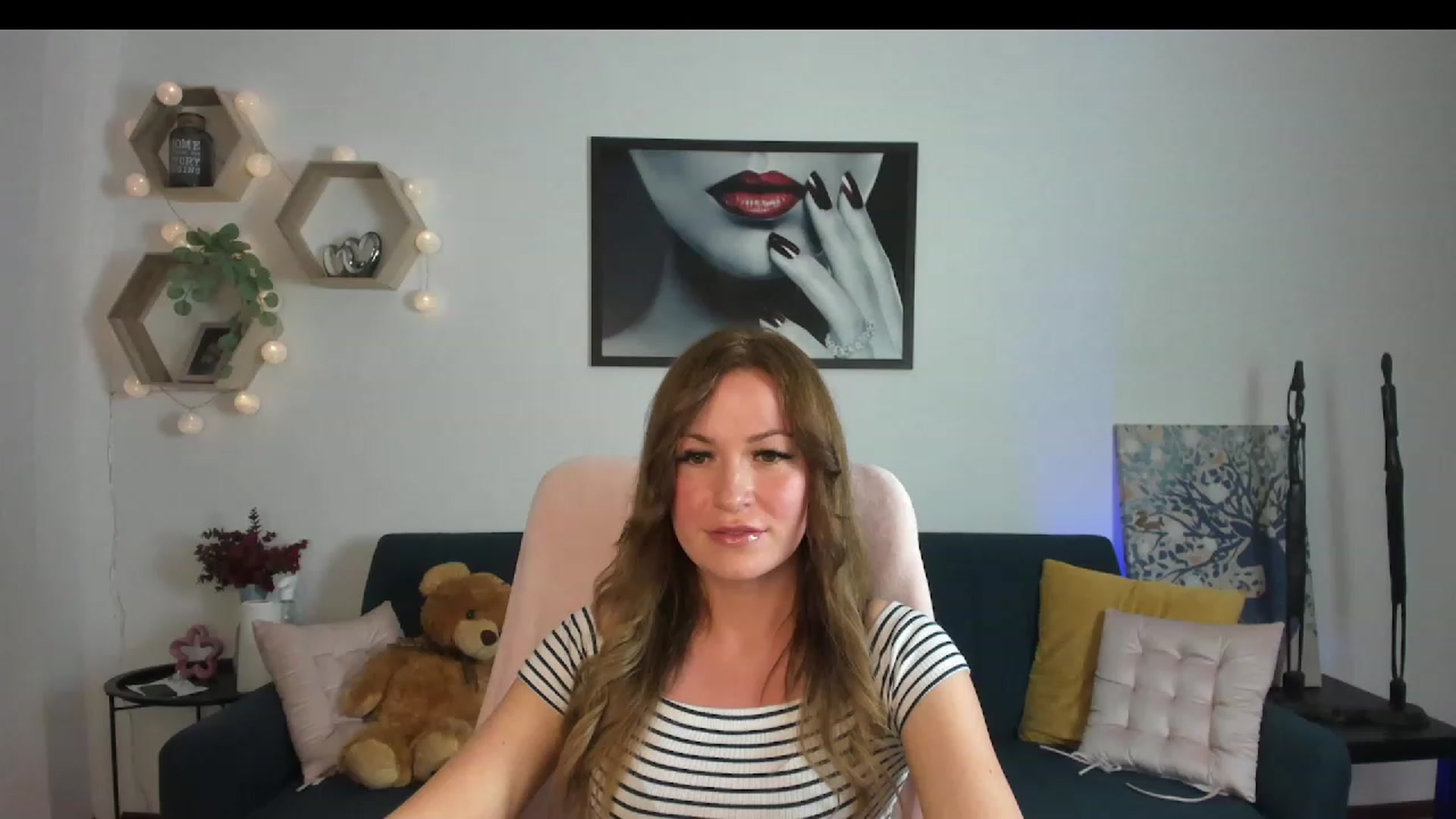 Gallery image thumbnail from Amia_Miley18's myfreecams stream on, 06/18/2023, 20:28 image 17 of 20