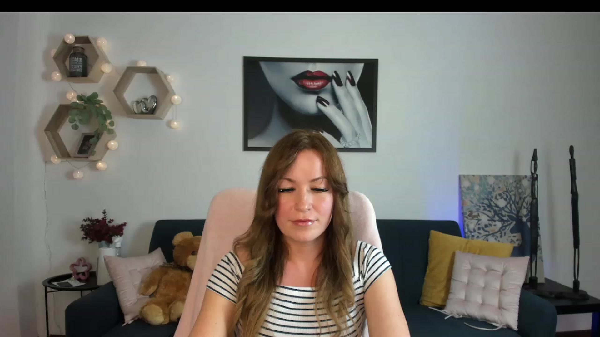 Gallery image thumbnail from Amia_Miley18's myfreecams stream on, 06/18/2023, 20:28 image 13 of 20