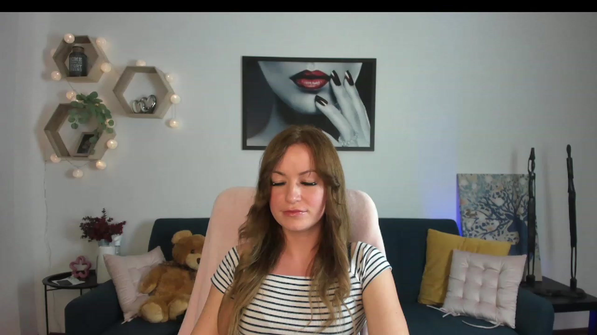 Gallery image thumbnail from Amia_Miley18's myfreecams stream on, 06/18/2023, 20:28 image 14 of 20