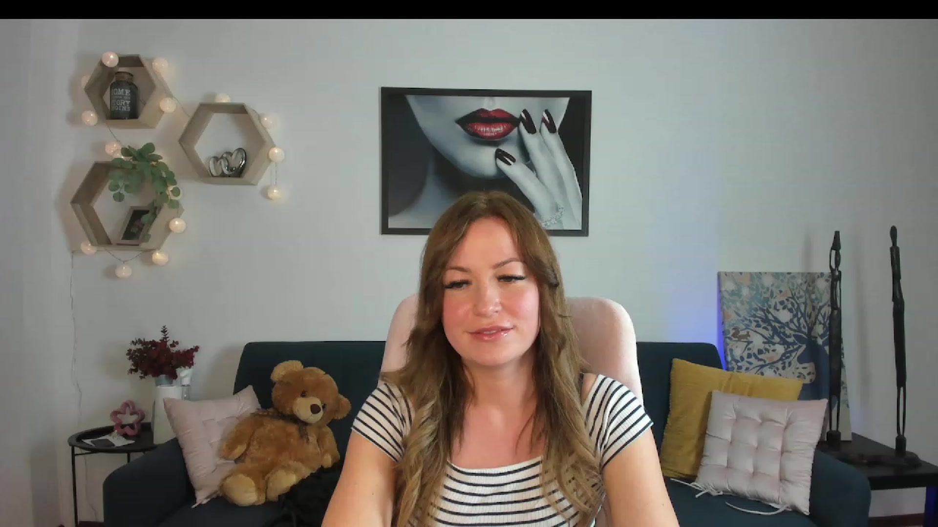 Gallery image thumbnail from Amia_Miley18's myfreecams stream on, 06/18/2023, 20:28 image 20 of 20