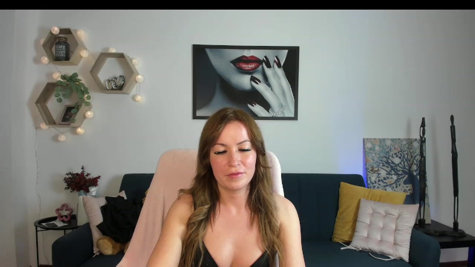 Gallery image thumbnail from Amia_Miley18's myfreecams stream on, 06/18/2023, 23:35 image 18 of 20