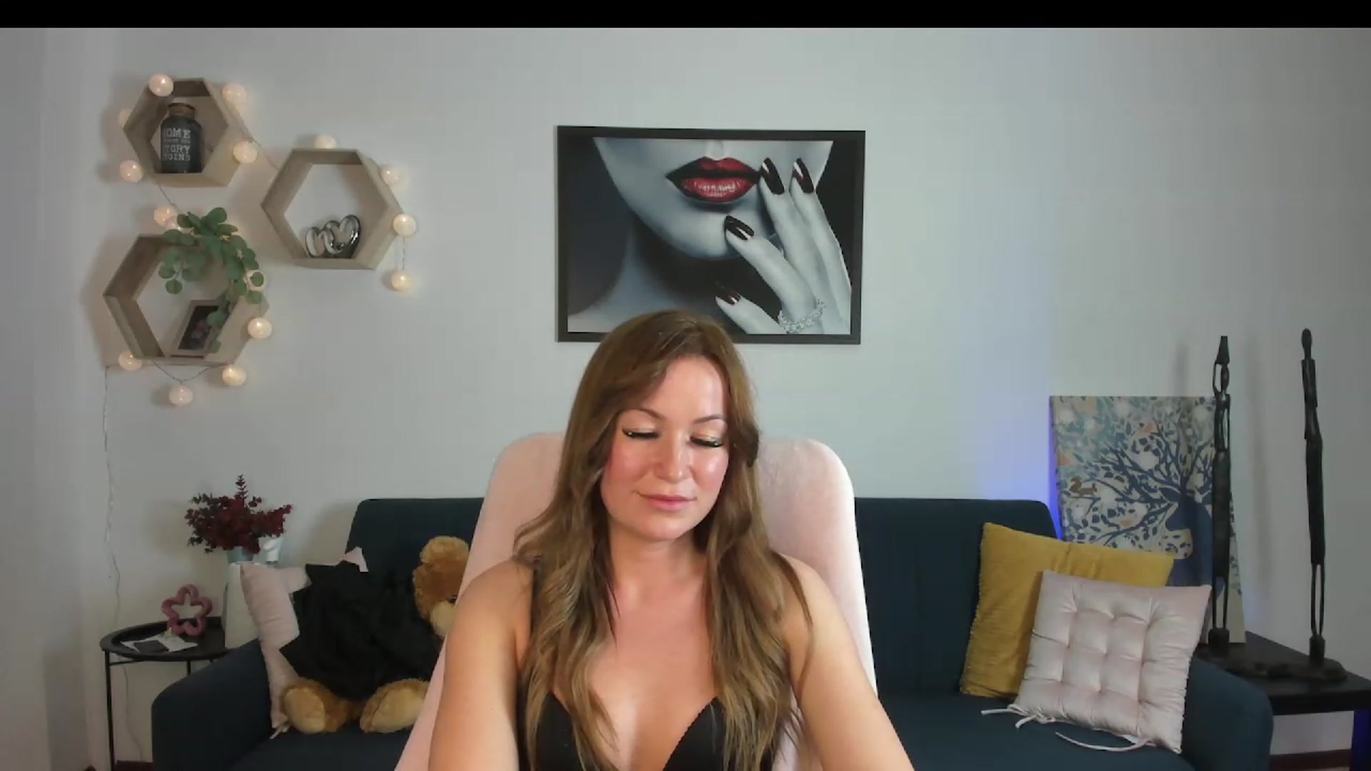 Gallery image thumbnail from Amia_Miley18's myfreecams stream on, 06/18/2023, 23:35 image 11 of 20