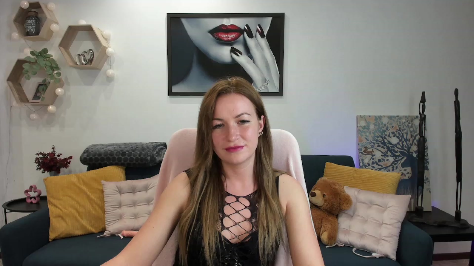 Gallery image thumbnail from Amia_Miley18's myfreecams stream on, 06/21/2023, 19:12 image 14 of 20