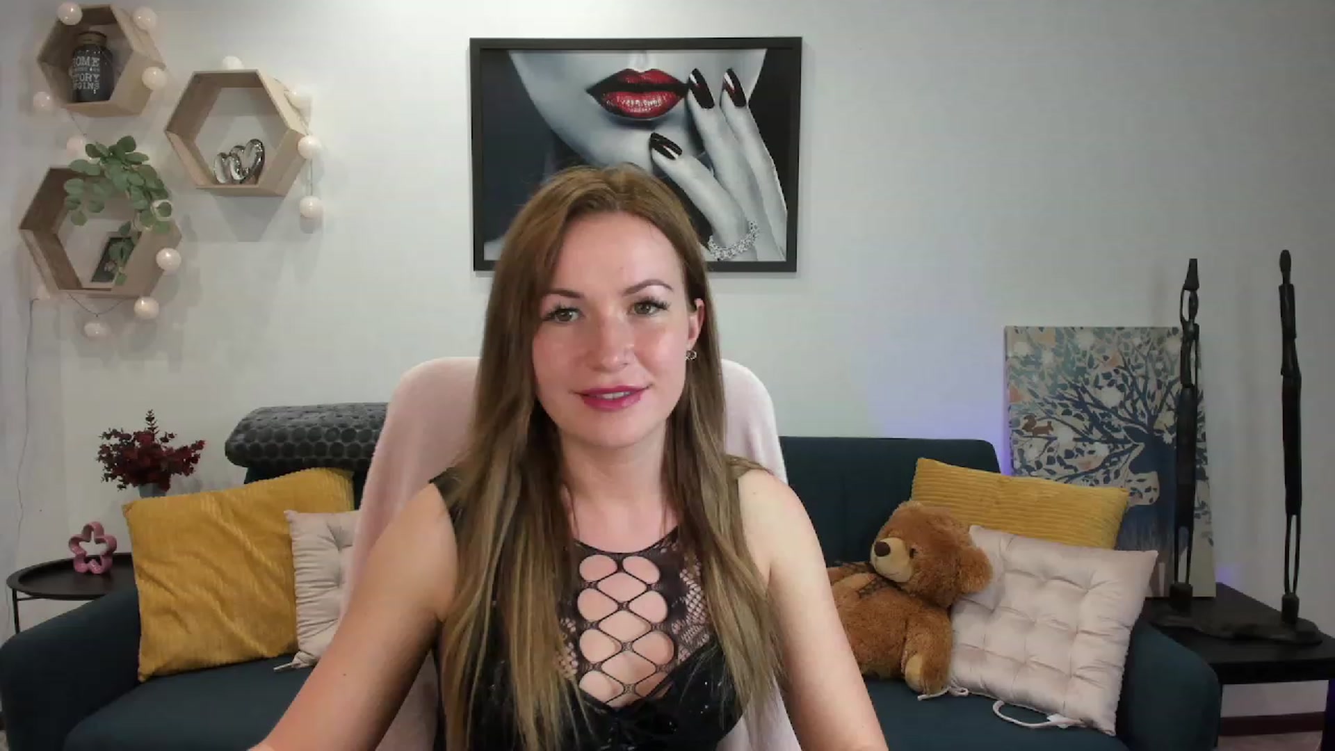 Gallery image thumbnail from Amia_Miley18's myfreecams stream on, 06/21/2023, 19:12 image 16 of 20