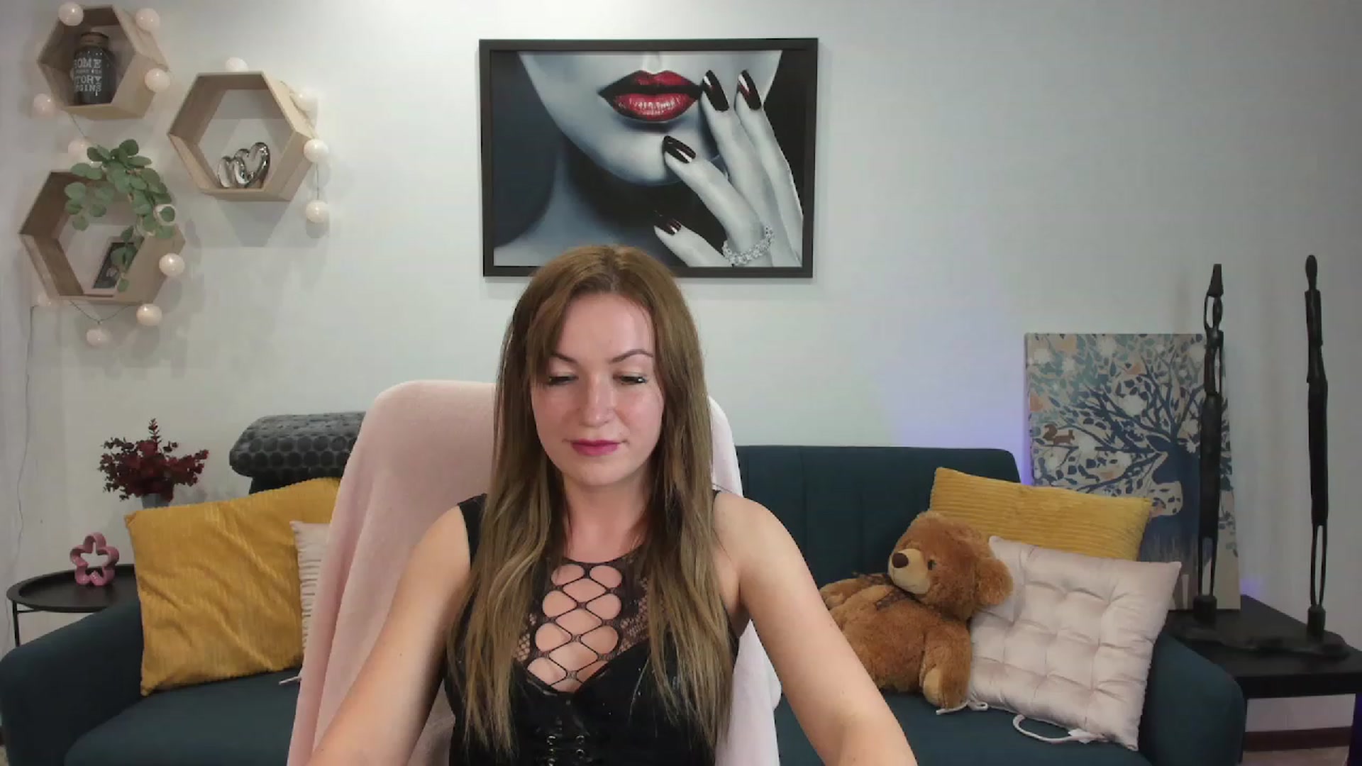 Gallery image thumbnail from Amia_Miley18's myfreecams stream on, 06/21/2023, 19:12 image 18 of 20