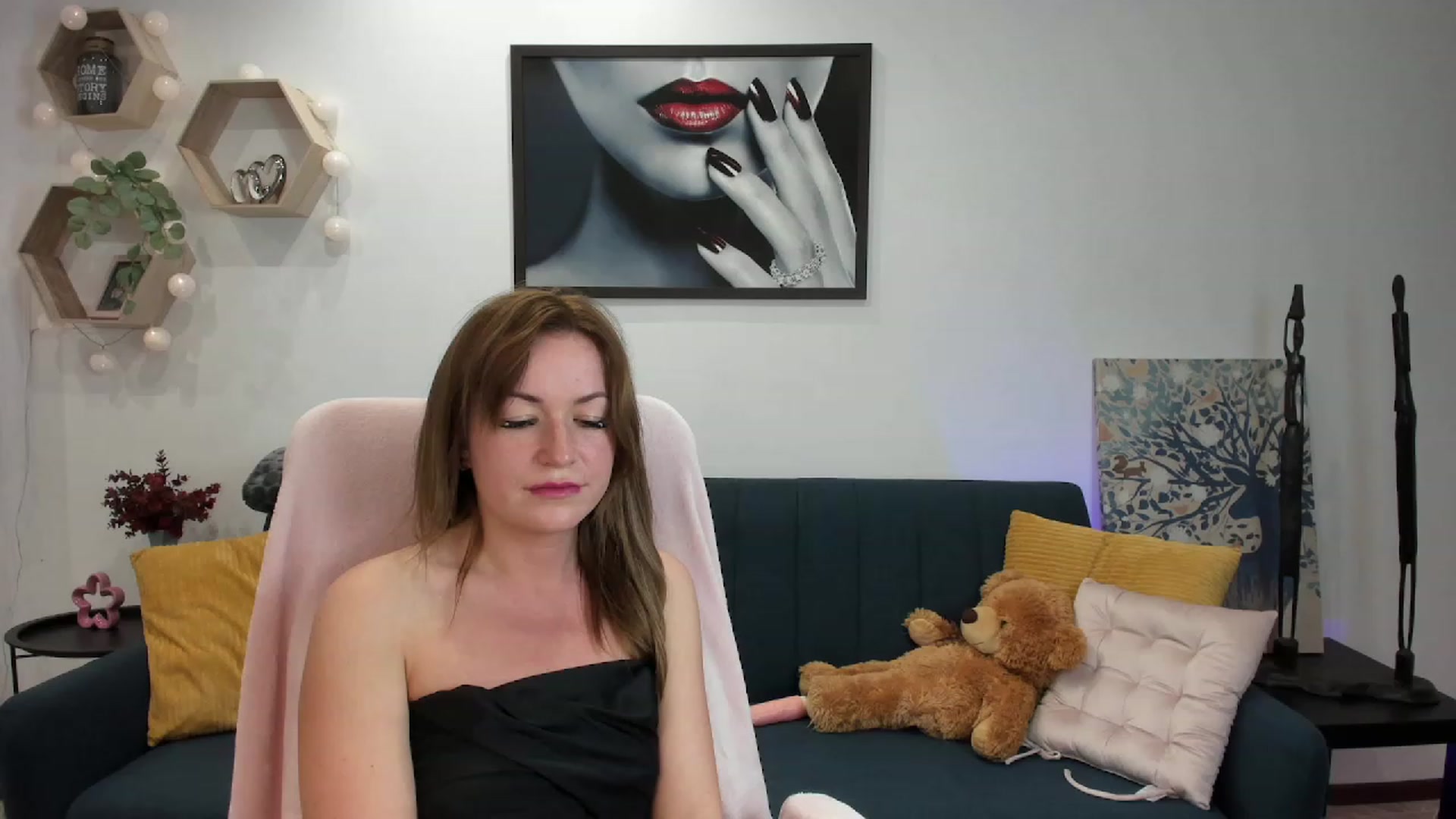 Gallery image thumbnail from Amia_Miley18's myfreecams stream on, 06/21/2023, 20:17 image 4 of 20