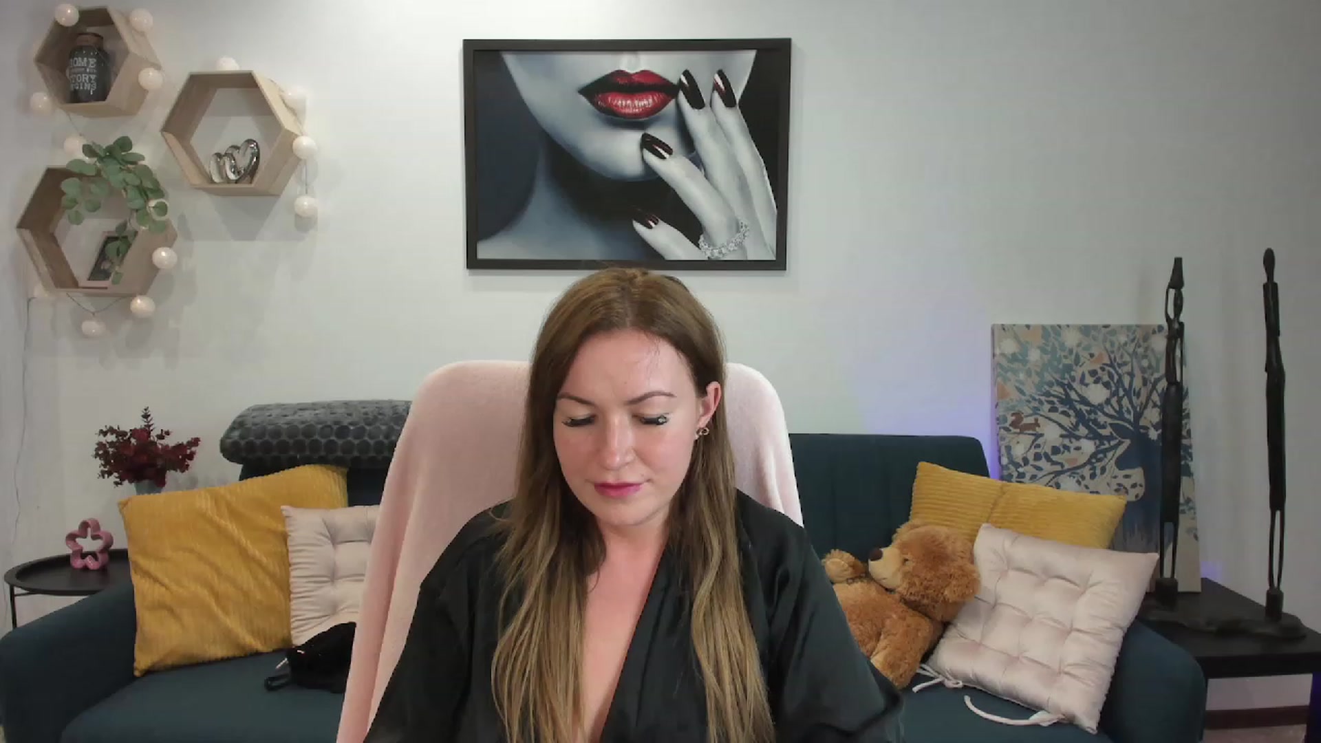 Gallery image thumbnail from Amia_Miley18's myfreecams stream on, 06/21/2023, 20:17 image 18 of 20