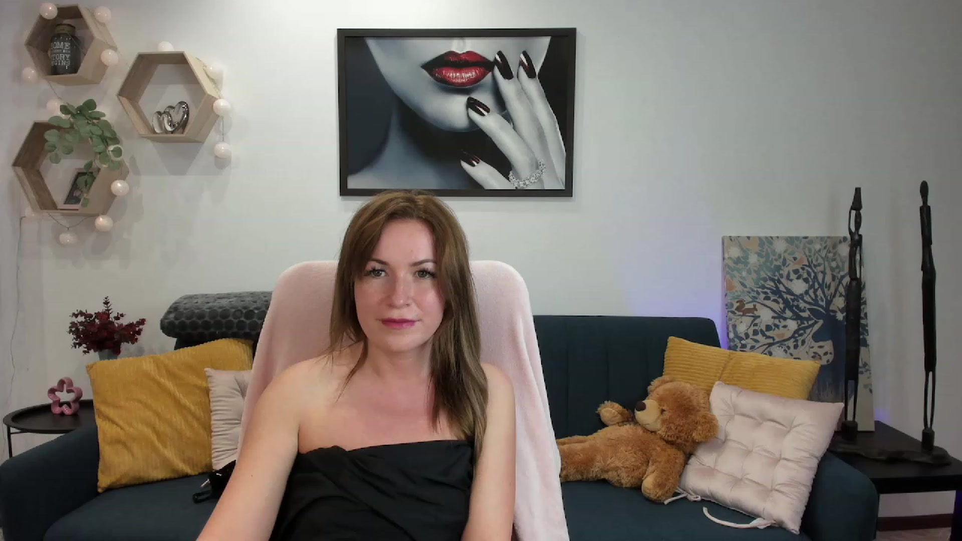Gallery image thumbnail from Amia_Miley18's myfreecams stream on, 06/21/2023, 20:17 image 6 of 20