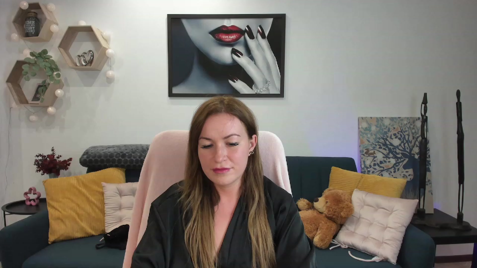 Gallery image thumbnail from Amia_Miley18's myfreecams stream on, 06/21/2023, 20:17 image 16 of 20