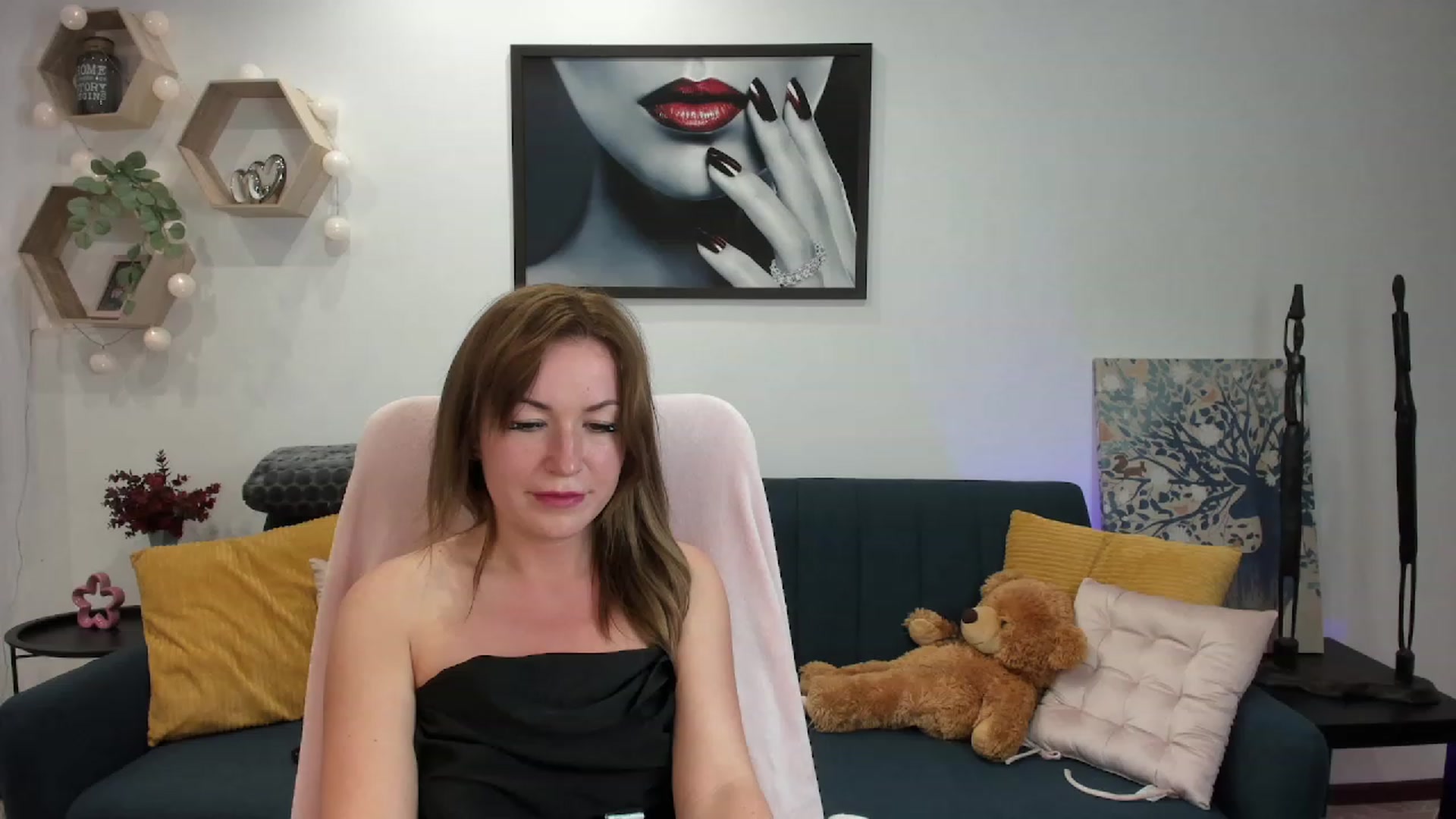 Gallery image thumbnail from Amia_Miley18's myfreecams stream on, 06/21/2023, 20:17 image 3 of 20