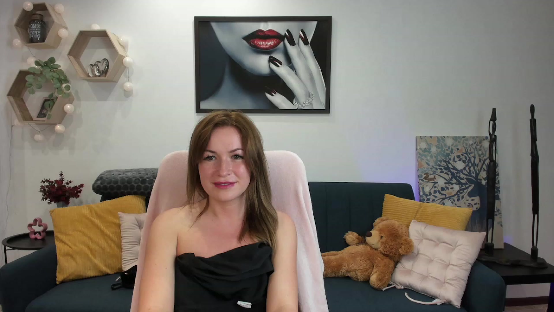 Gallery image thumbnail from Amia_Miley18's myfreecams stream on, 06/21/2023, 20:17 image 8 of 20