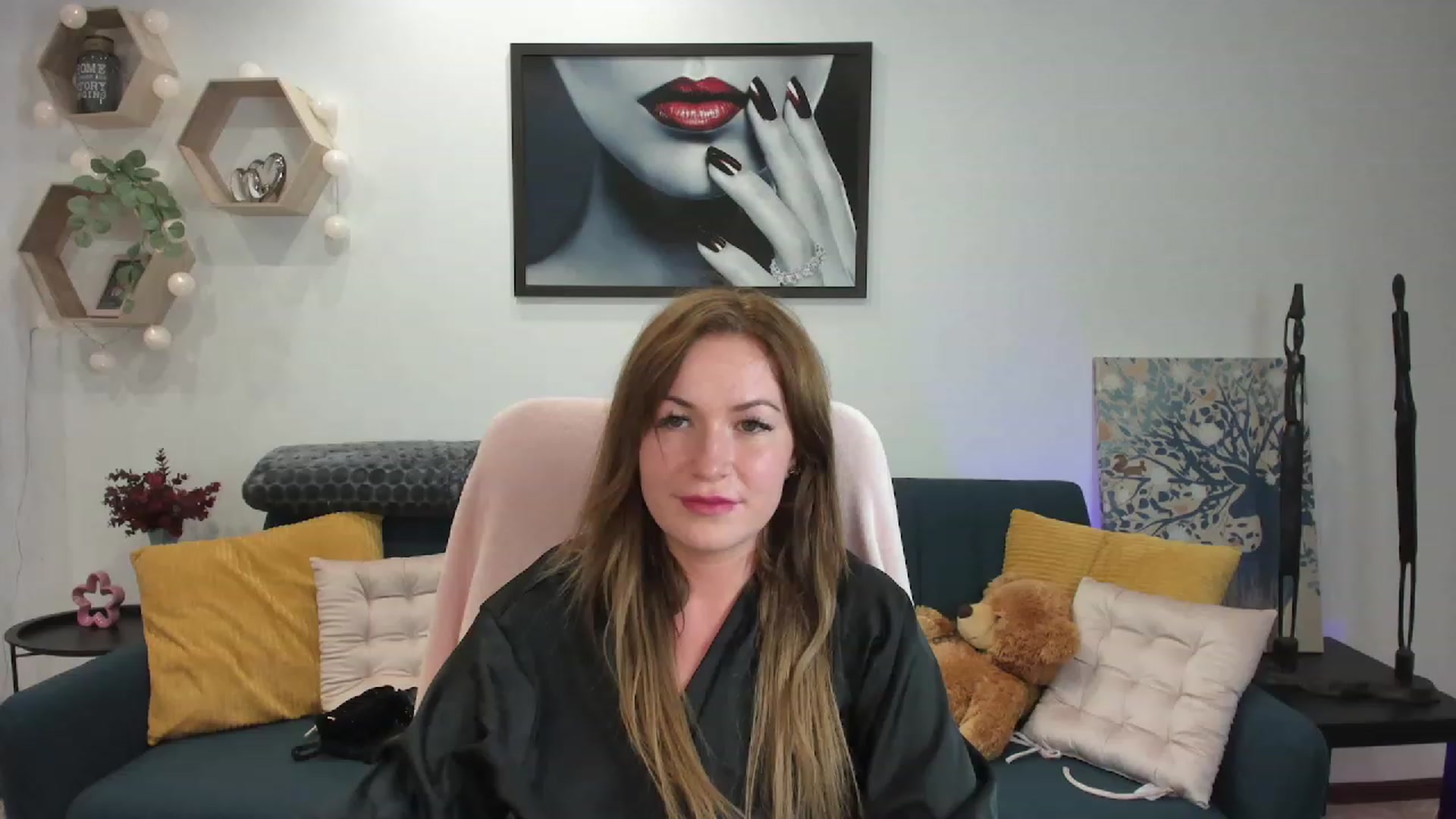 Gallery image thumbnail from Amia_Miley18's myfreecams stream on, 06/21/2023, 20:17 image 12 of 20
