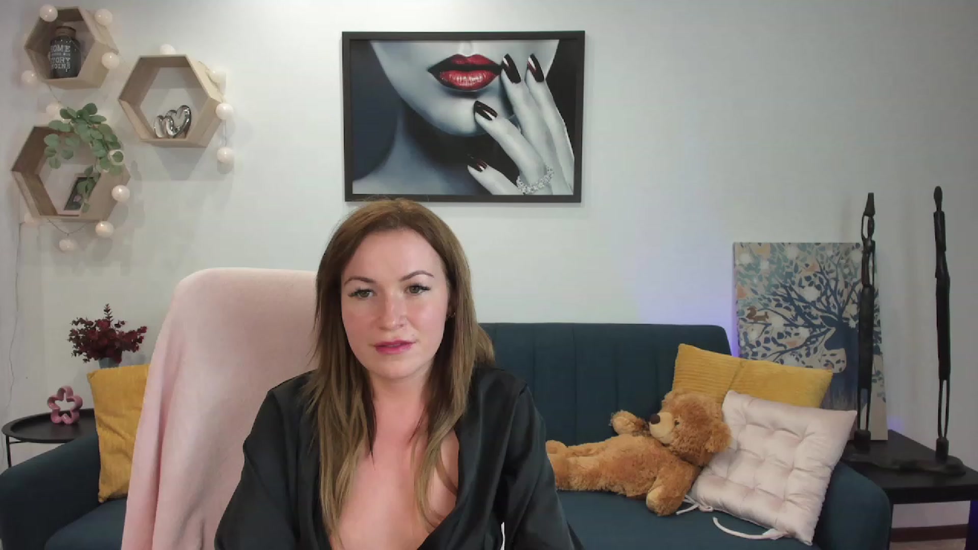 Gallery image thumbnail from Amia_Miley18's myfreecams stream on, 06/21/2023, 22:05 image 15 of 20
