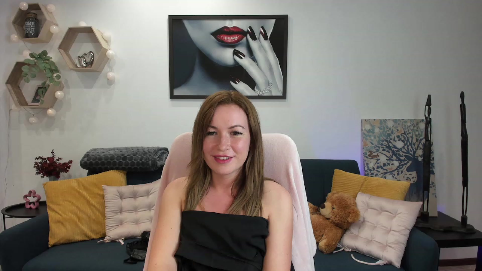 Gallery image thumbnail from Amia_Miley18's myfreecams stream on, 06/21/2023, 22:05 image 6 of 20