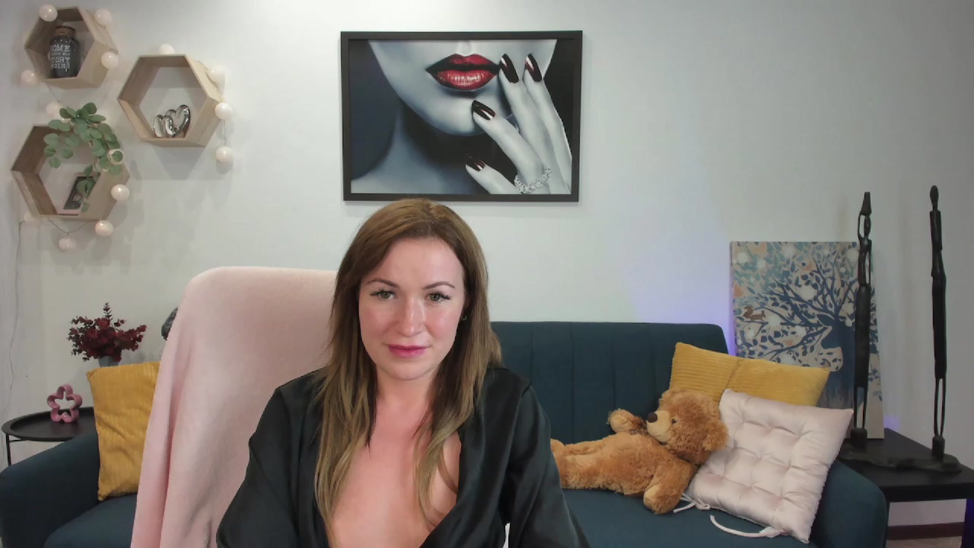 Gallery image thumbnail from Amia_Miley18's myfreecams stream on, 06/21/2023, 22:05 image 16 of 20