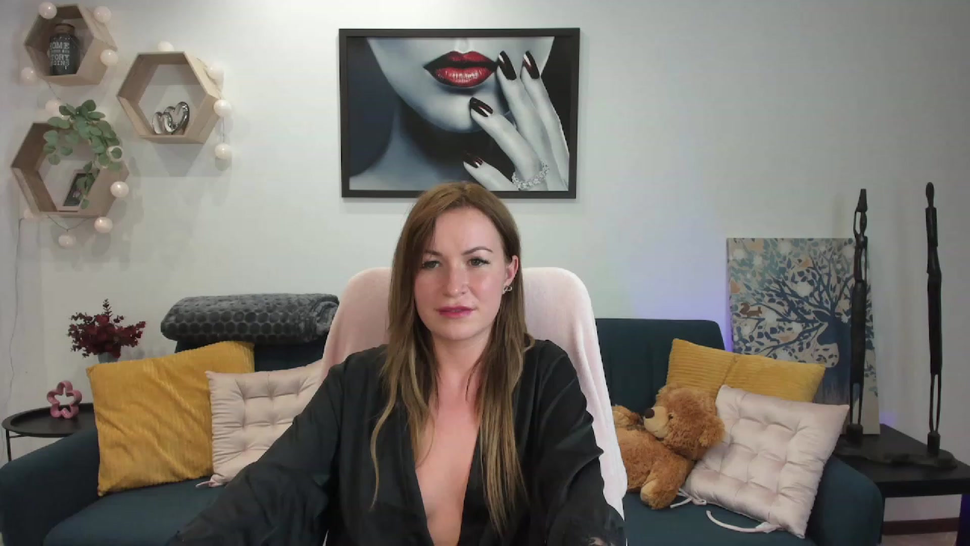 Gallery image thumbnail from Amia_Miley18's myfreecams stream on, 06/21/2023, 22:05 image 9 of 20