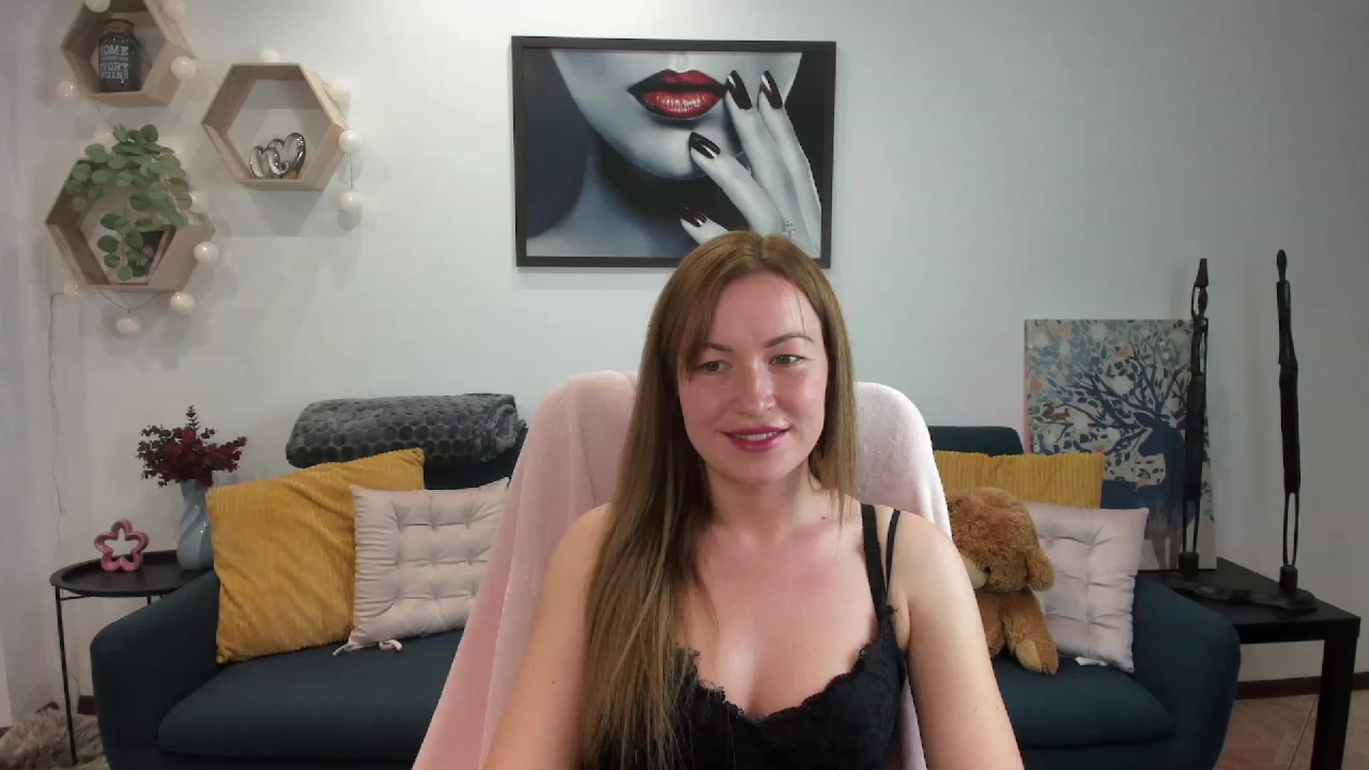 Gallery image thumbnail from Amia_Miley18's myfreecams stream on, 06/26/2023, 20:08 image 10 of 20