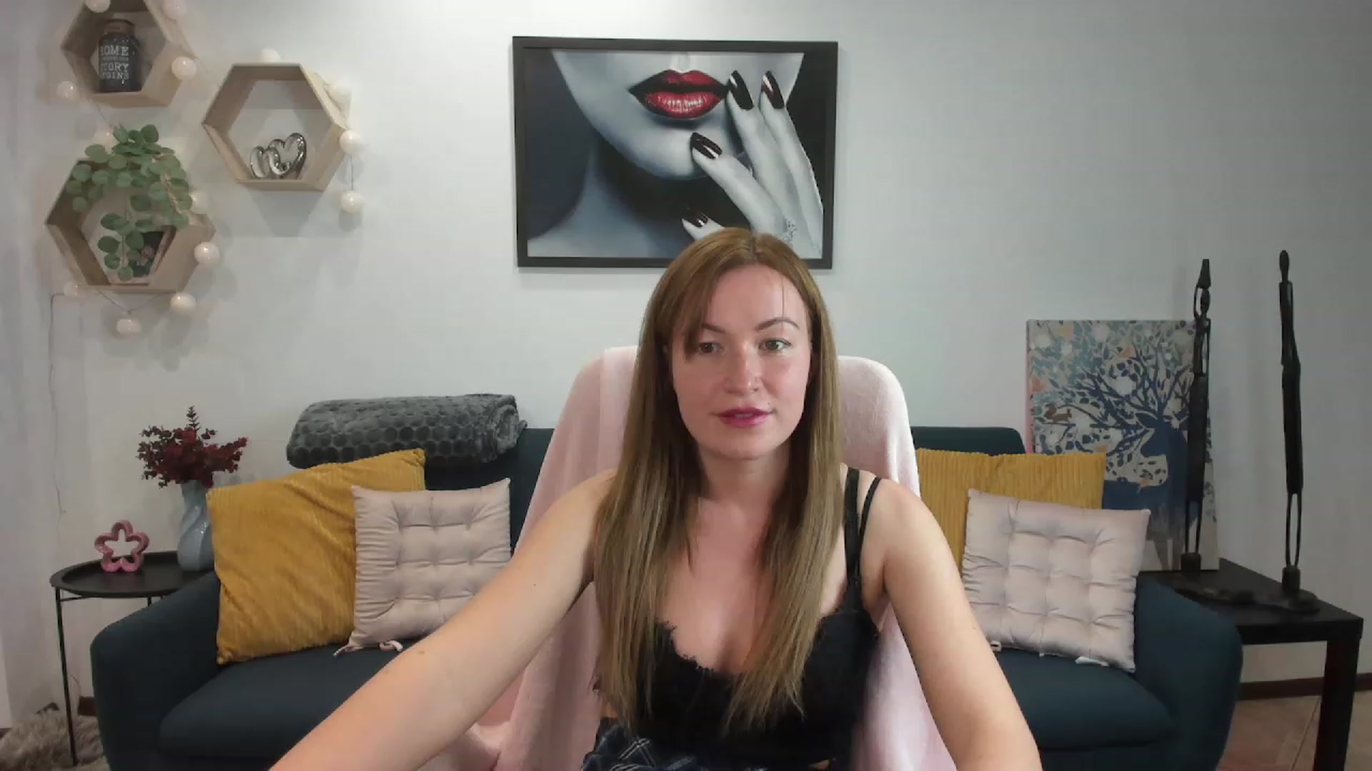 Gallery image thumbnail from Amia_Miley18's myfreecams stream on, 06/26/2023, 20:08 image 5 of 20