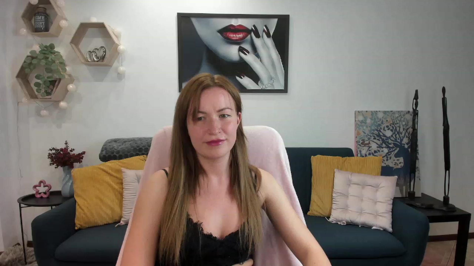 Gallery image thumbnail from Amia_Miley18's myfreecams stream on, 06/26/2023, 20:08 image 4 of 20