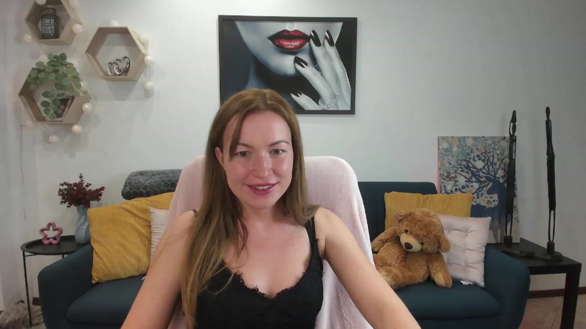 Gallery image thumbnail from Amia_Miley18's myfreecams stream on, 06/26/2023, 20:08 image 17 of 20