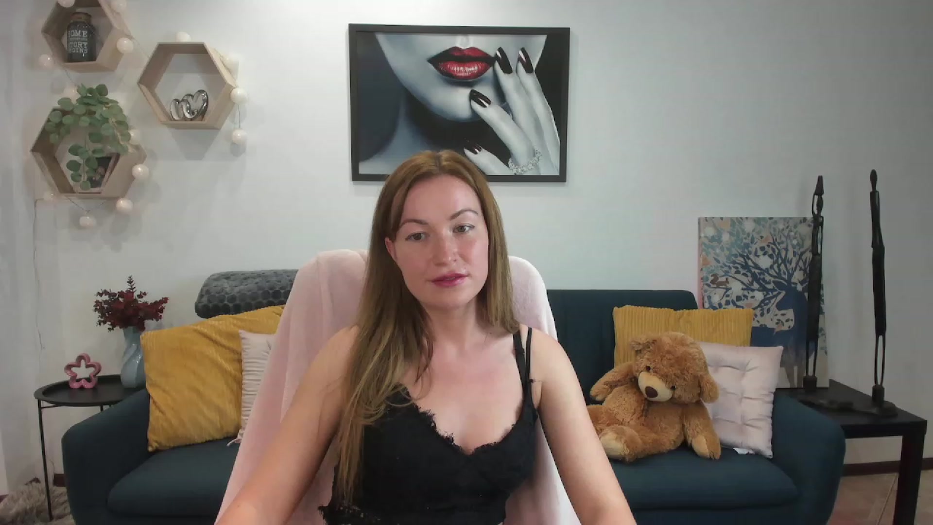 Gallery image thumbnail from Amia_Miley18's myfreecams stream on, 06/26/2023, 20:08 image 15 of 20
