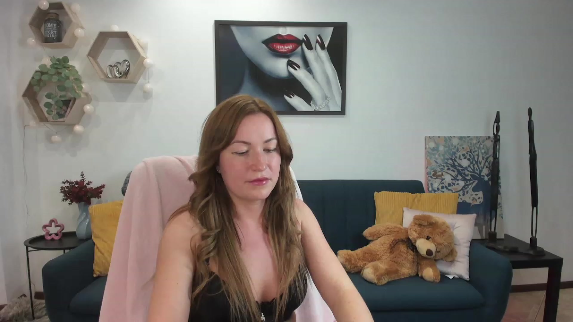 Gallery image thumbnail from Amia_Miley18's myfreecams stream on, 06/26/2023, 21:38 image 4 of 20