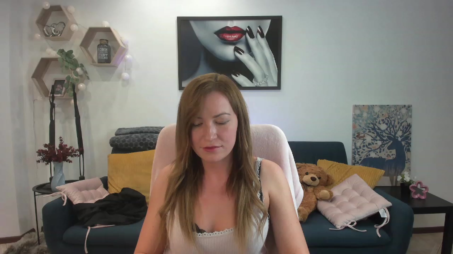 Gallery image thumbnail from Amia_Miley18's myfreecams stream on, 06/30/2023, 21:40 image 12 of 20