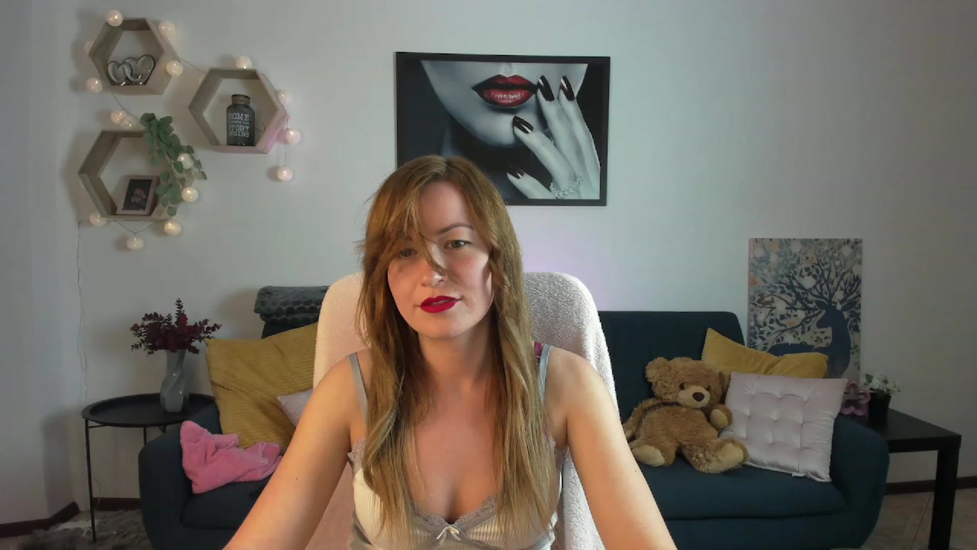 Gallery image thumbnail from Amia_Miley18's myfreecams stream on, 07/07/2023, 19:47 image 10 of 20