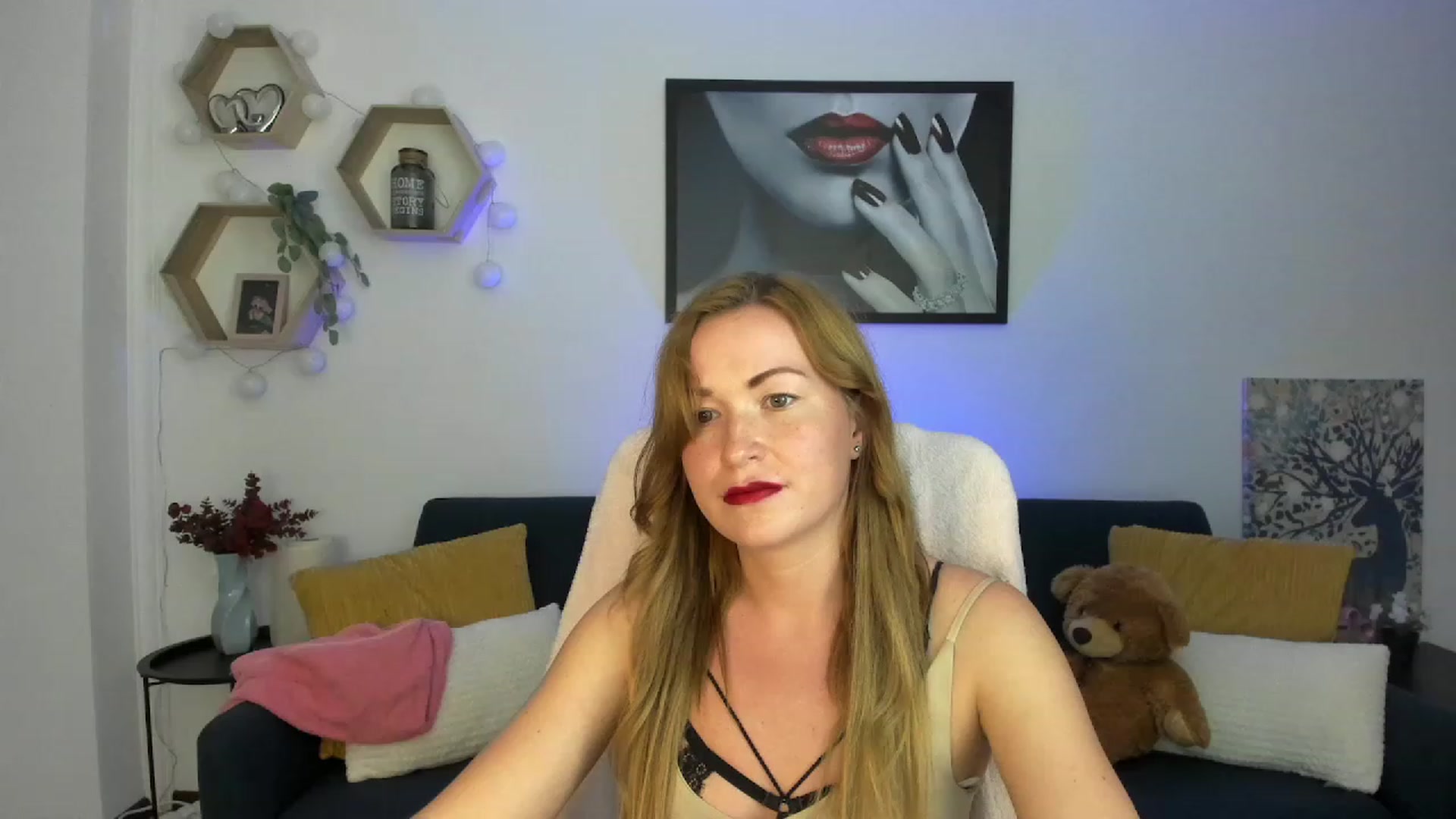 Gallery image thumbnail from Amia_Miley18's myfreecams stream on, 07/25/2023, 20:29 image 8 of 20