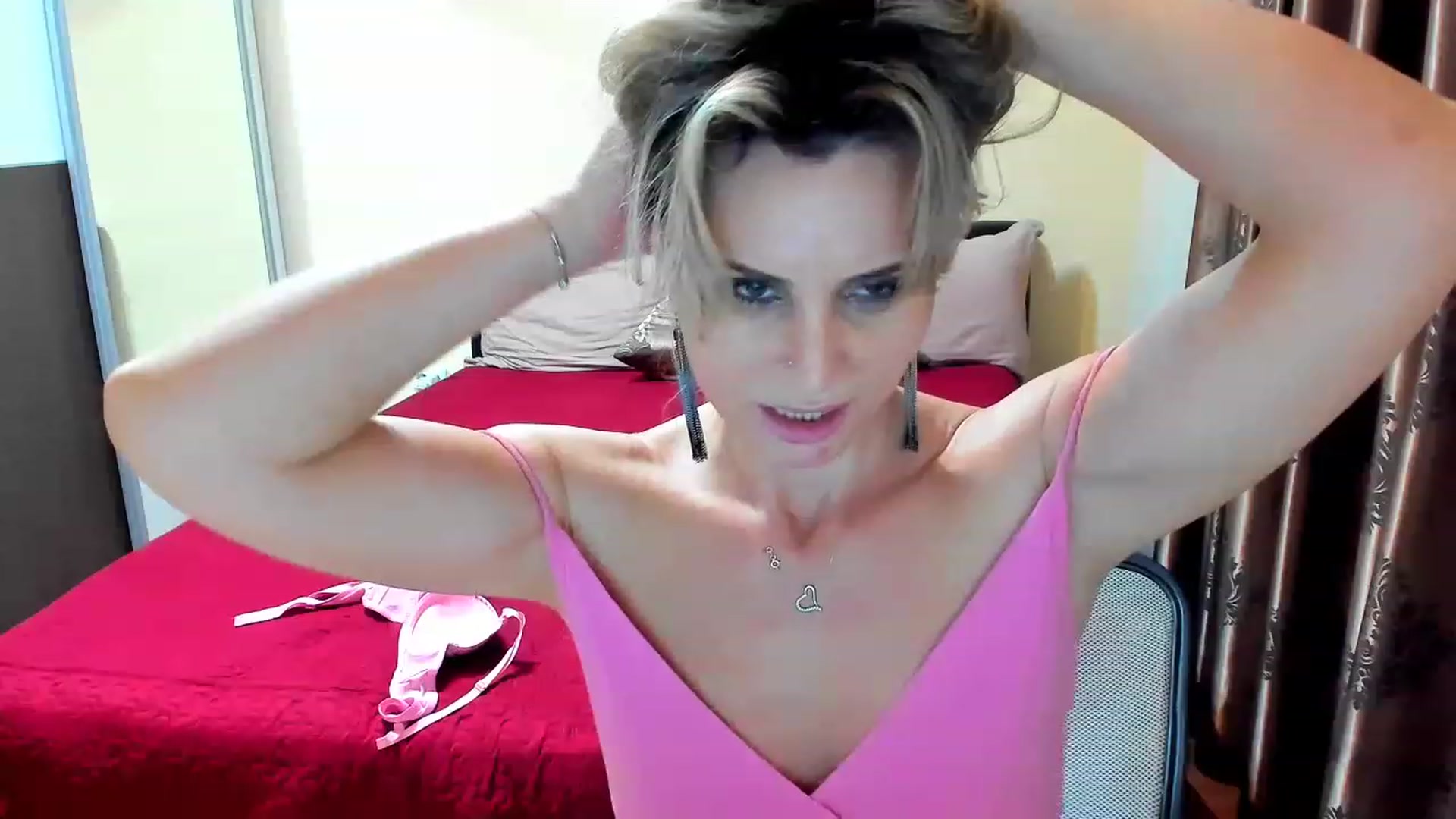 Gallery image thumbnail from Amidalla19's myfreecams stream on, 11/22/2022, 02:57 image 3 of 20