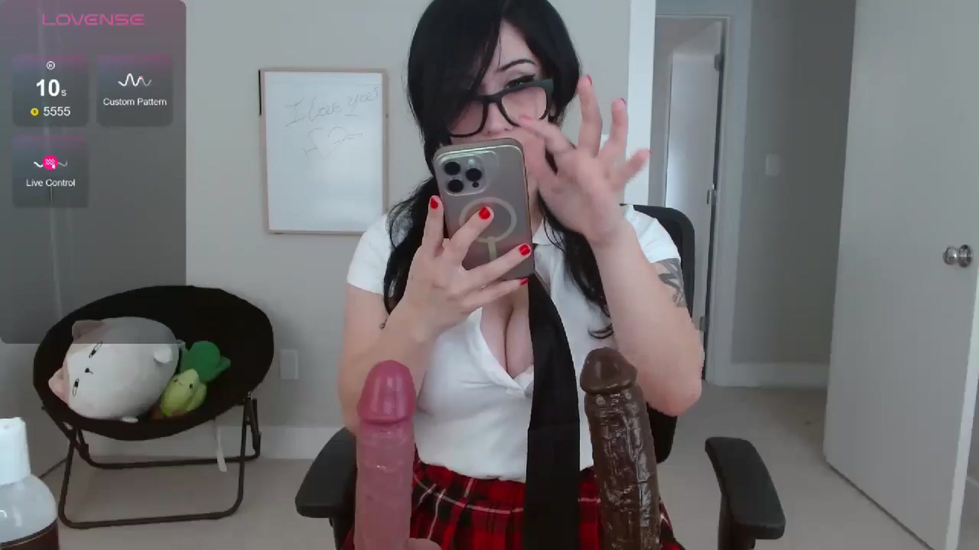 Gallery image thumbnail from Amilustxx's myfreecams stream on, 05/19/2024, 17:08 image 16 of 20