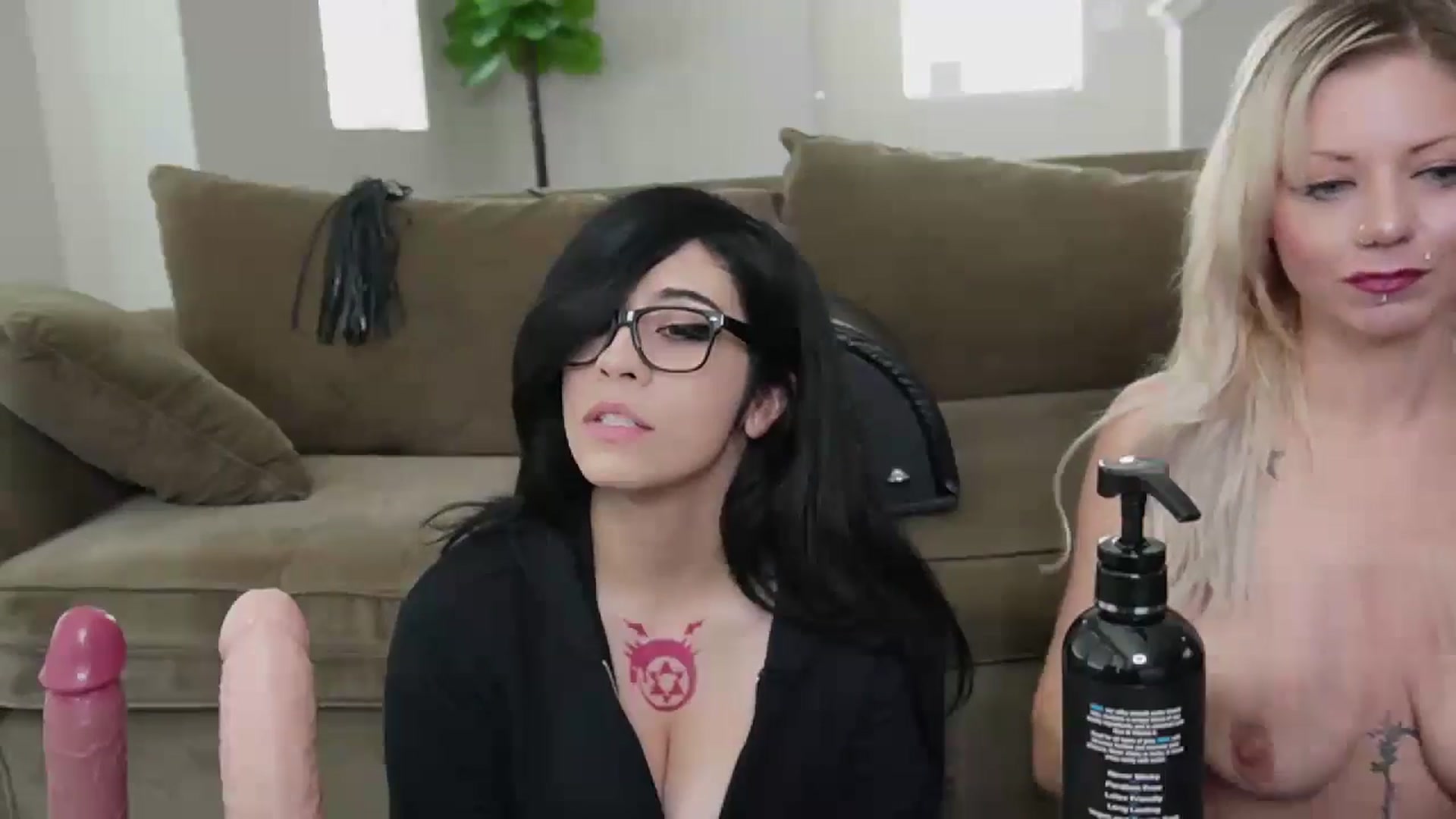 Gallery image thumbnail from Amilustxx's myfreecams stream on, 08/03/2024, 20:00 image 11 of 20