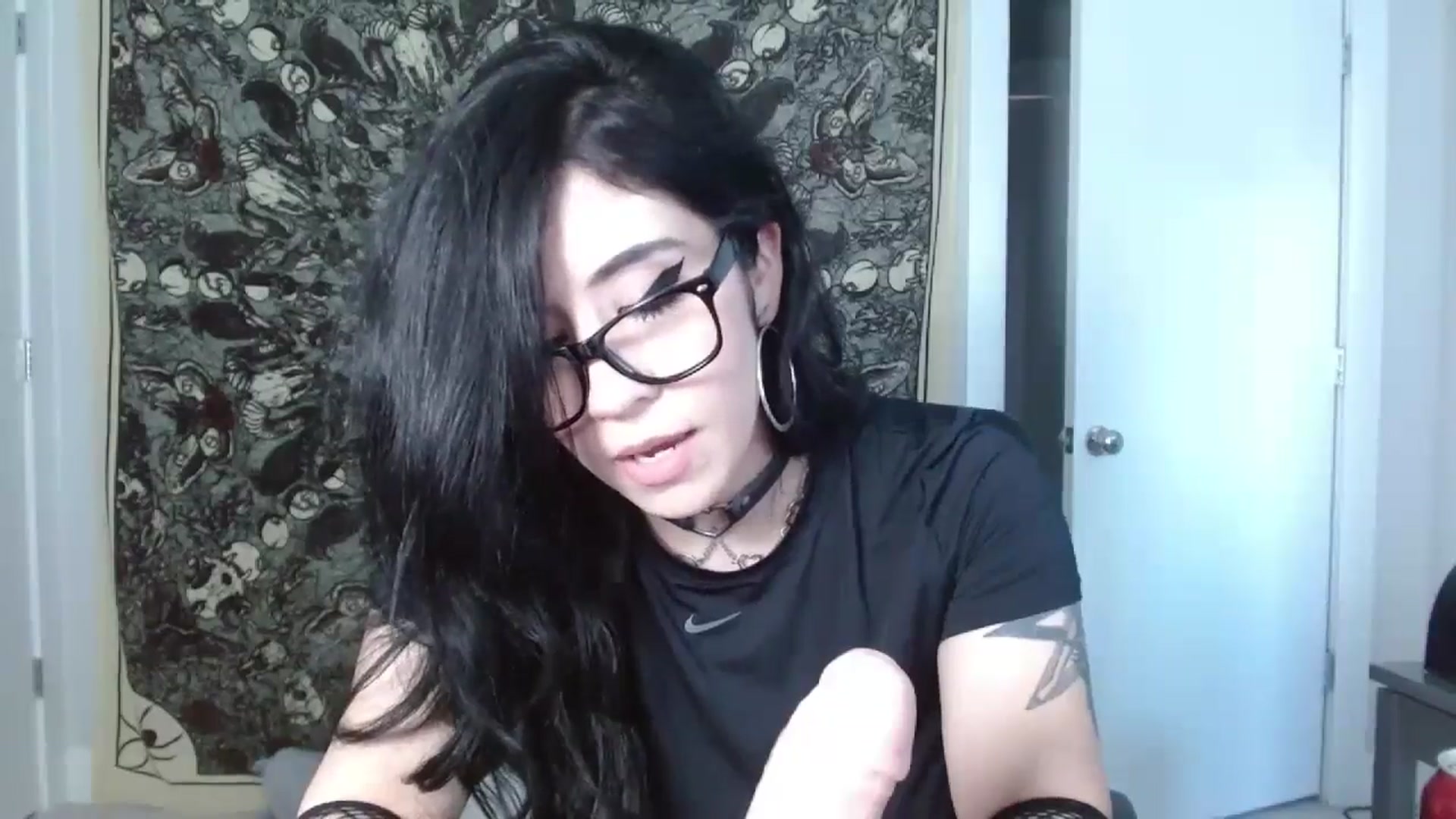 Gallery image thumbnail from Amilustxx's myfreecams stream on, 08/15/2024, 24:01 image 3 of 20