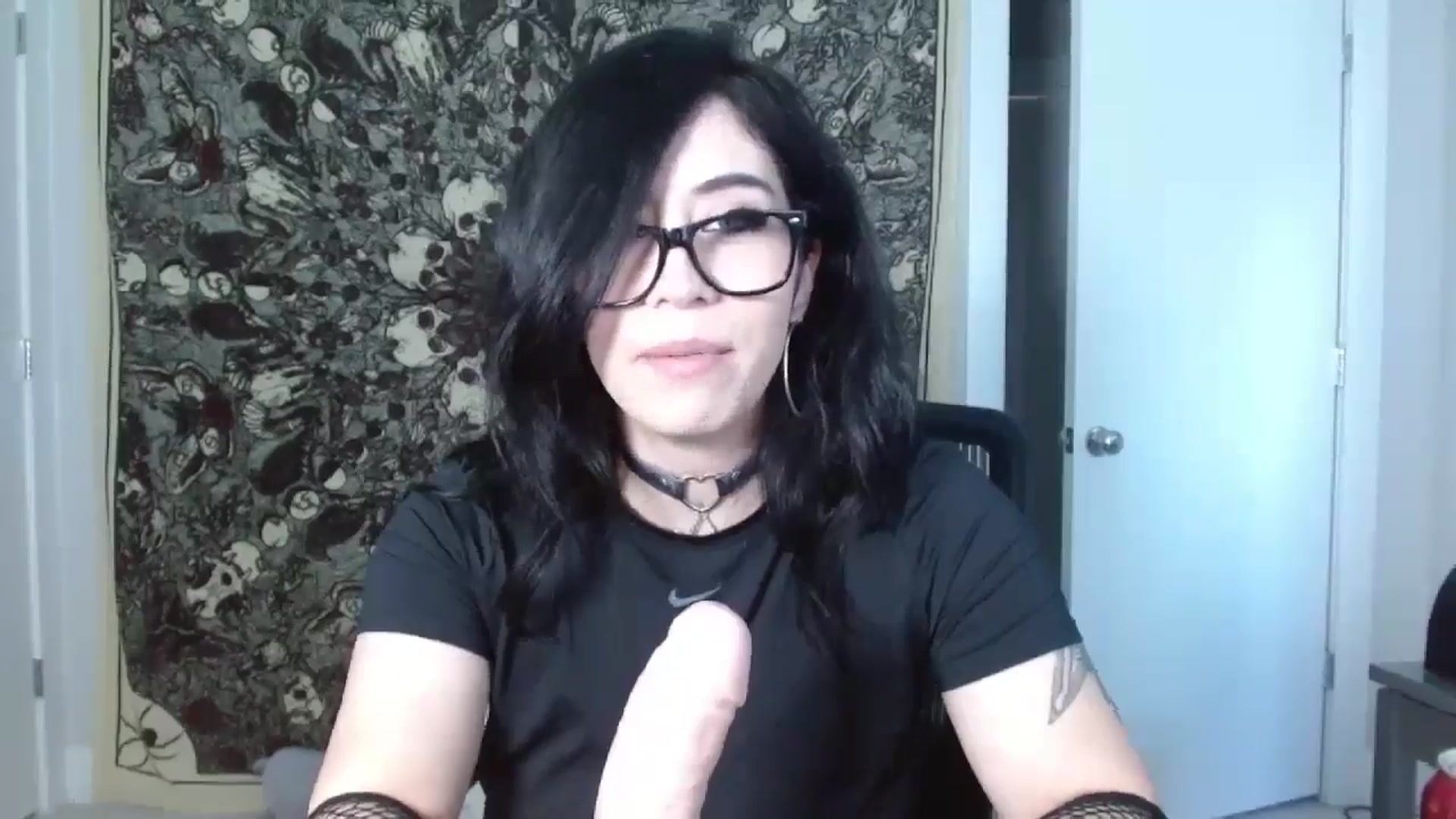 Gallery image thumbnail from Amilustxx's myfreecams stream on, 08/15/2024, 24:01 image 11 of 20