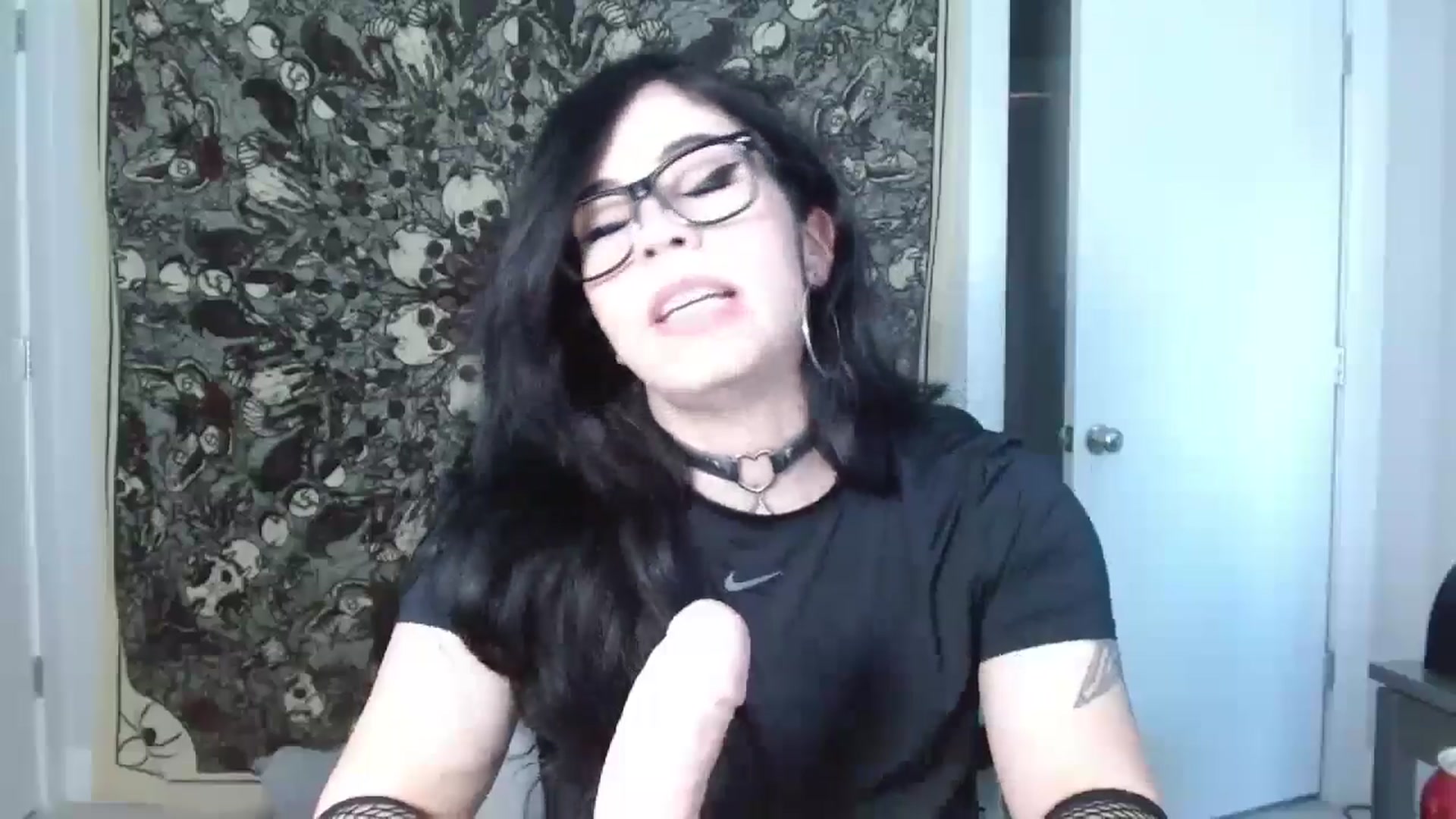 Gallery image thumbnail from Amilustxx's myfreecams stream on, 08/15/2024, 24:01 image 10 of 20