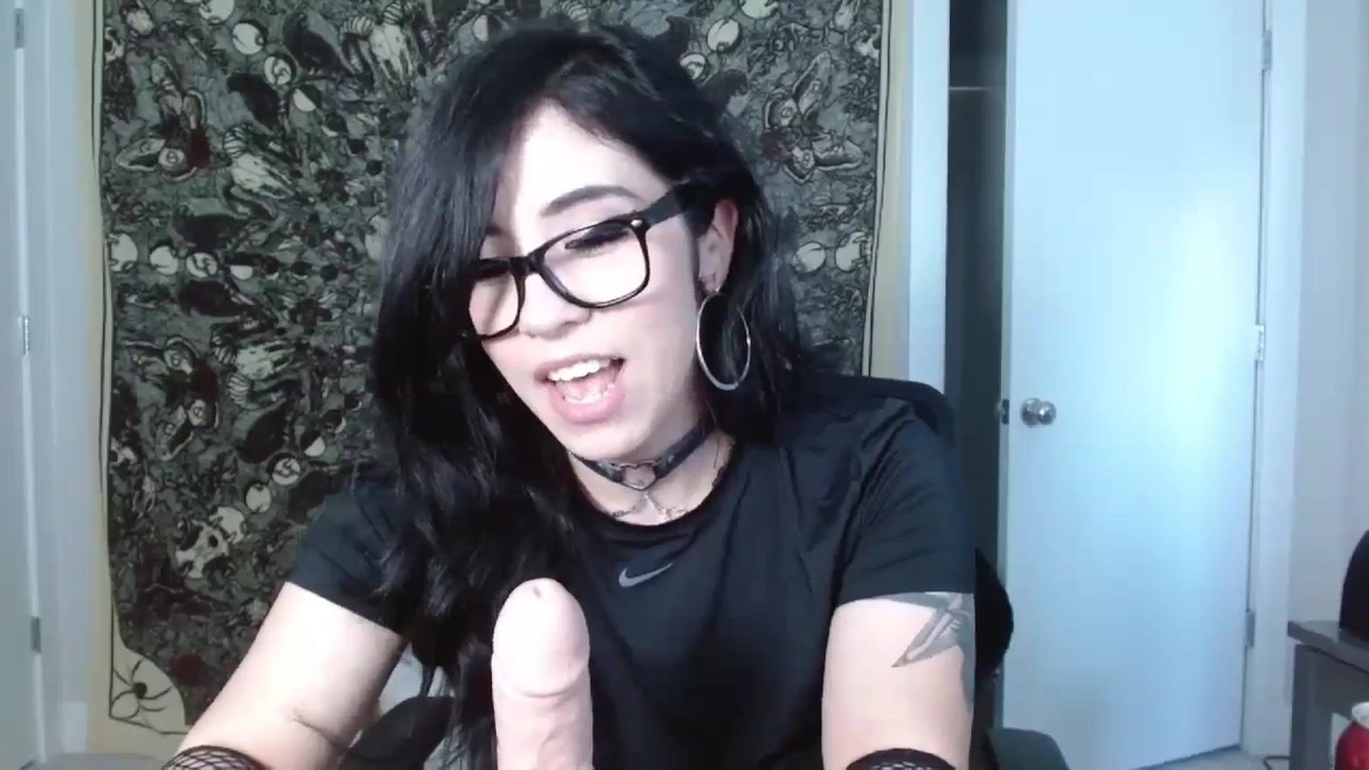 Gallery image thumbnail from Amilustxx's myfreecams stream on, 08/15/2024, 24:01 image 4 of 20