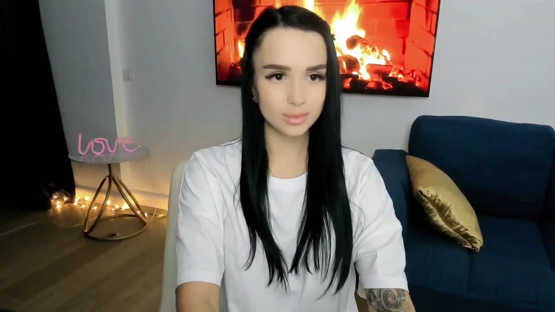 Gallery image thumbnail from Amimysteryx's myfreecams stream on, 12/17/2025, 11:41 image 10 of 20