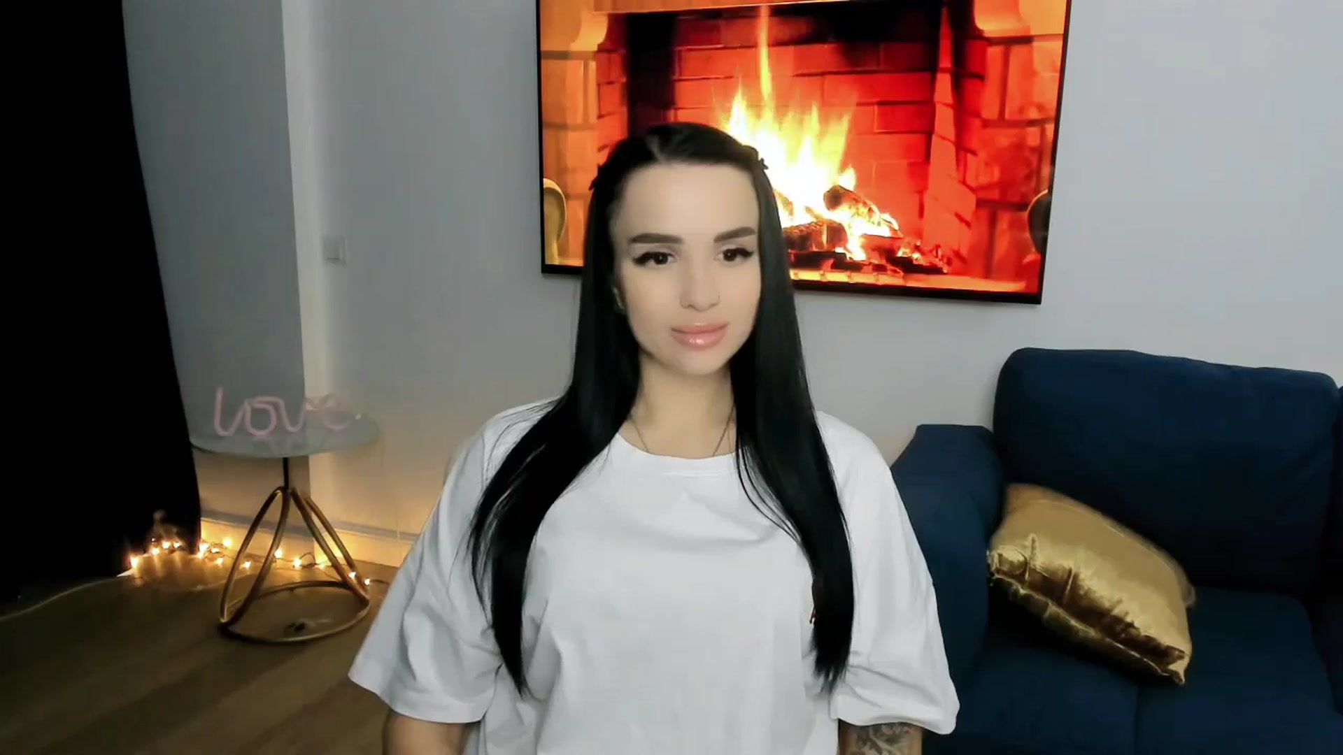 Gallery image thumbnail from Amimysteryx's myfreecams stream on, 12/24/2025, 11:36 image 9 of 20