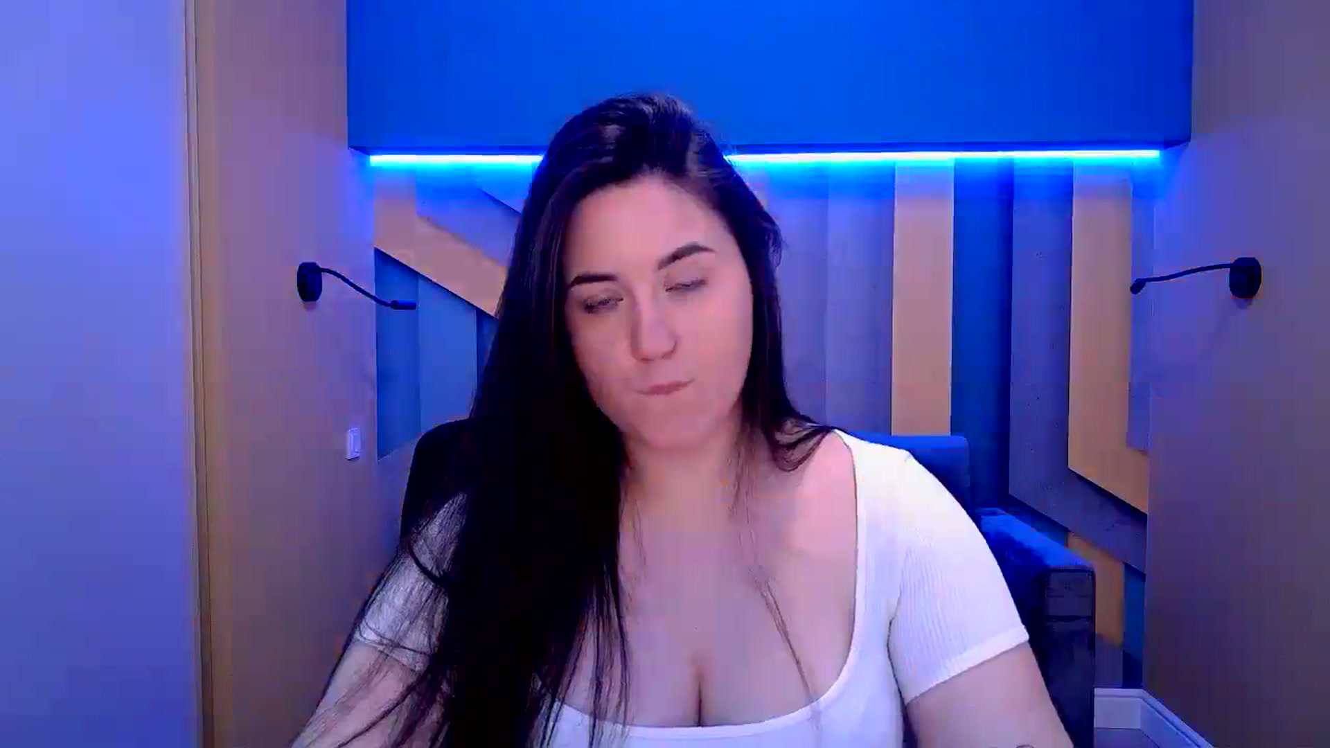 Gallery image thumbnail from AminaBenson's myfreecams stream on, 03/01/2025, 09:36 image 12 of 20