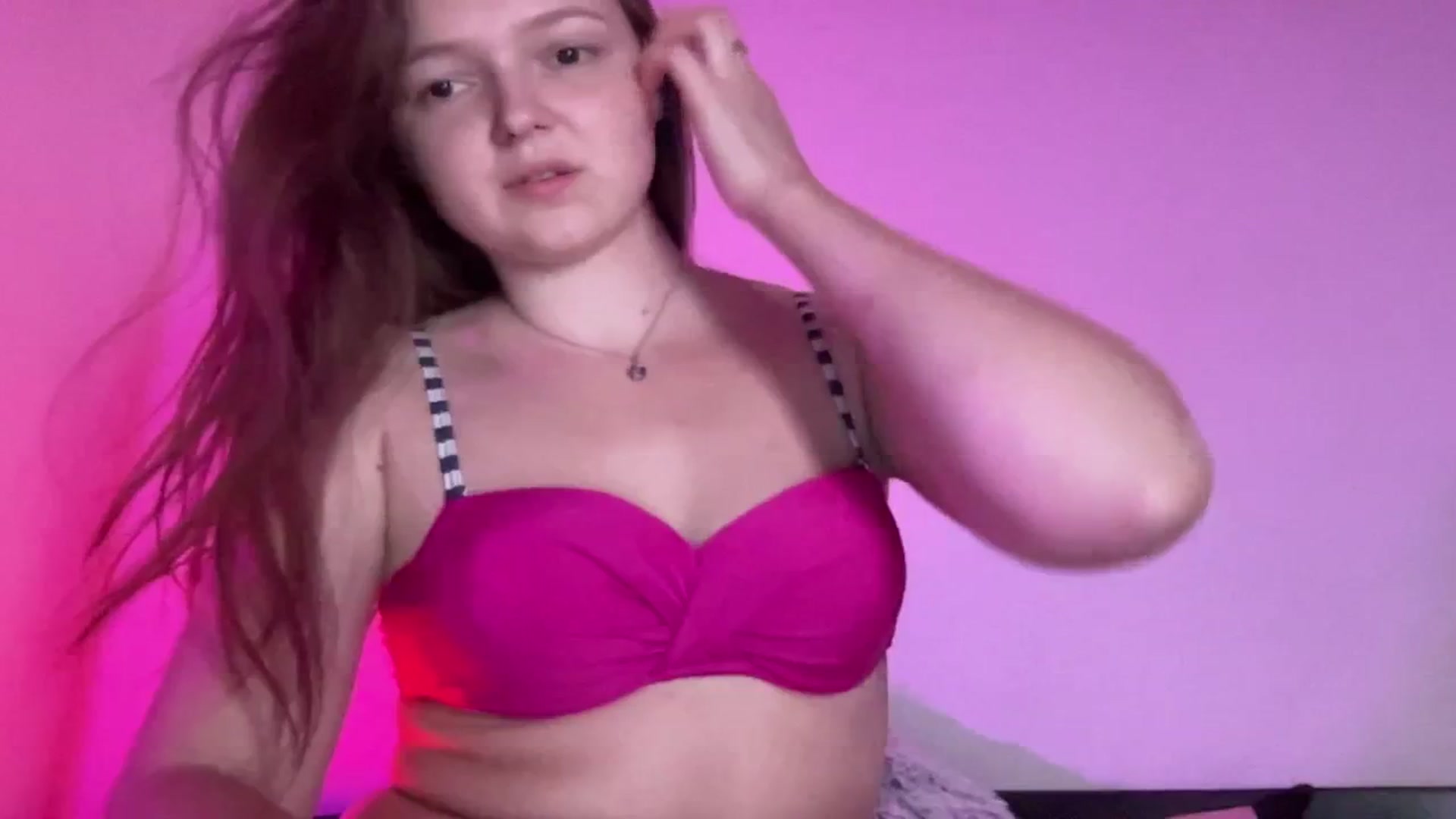 Gallery image thumbnail from AminaMi19's myfreecams stream on, 07/10/2025, 19:26 image 18 of 20
