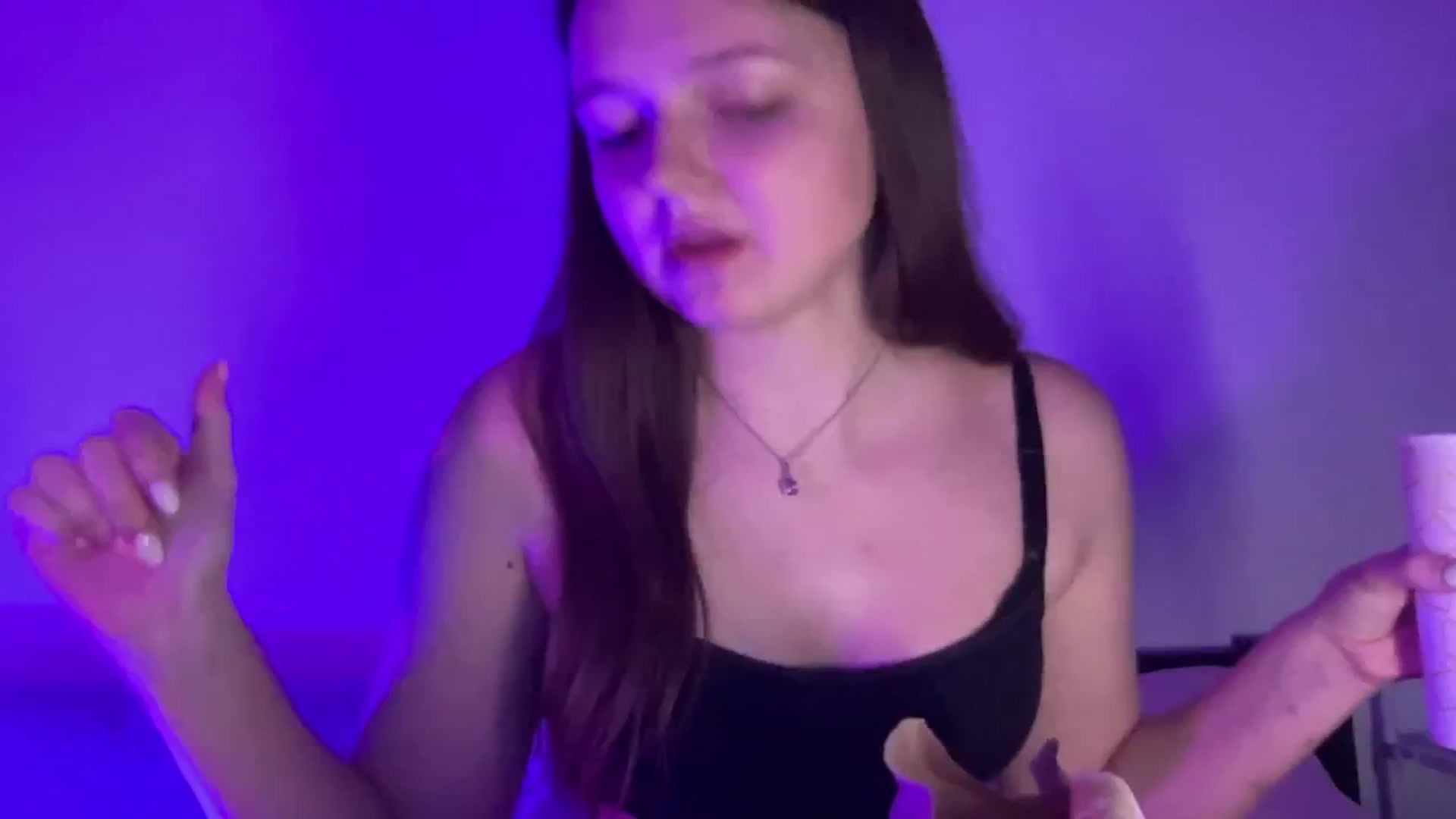 Gallery image thumbnail from AminaMi19's myfreecams stream on, 07/17/2025, 20:16 image 11 of 20